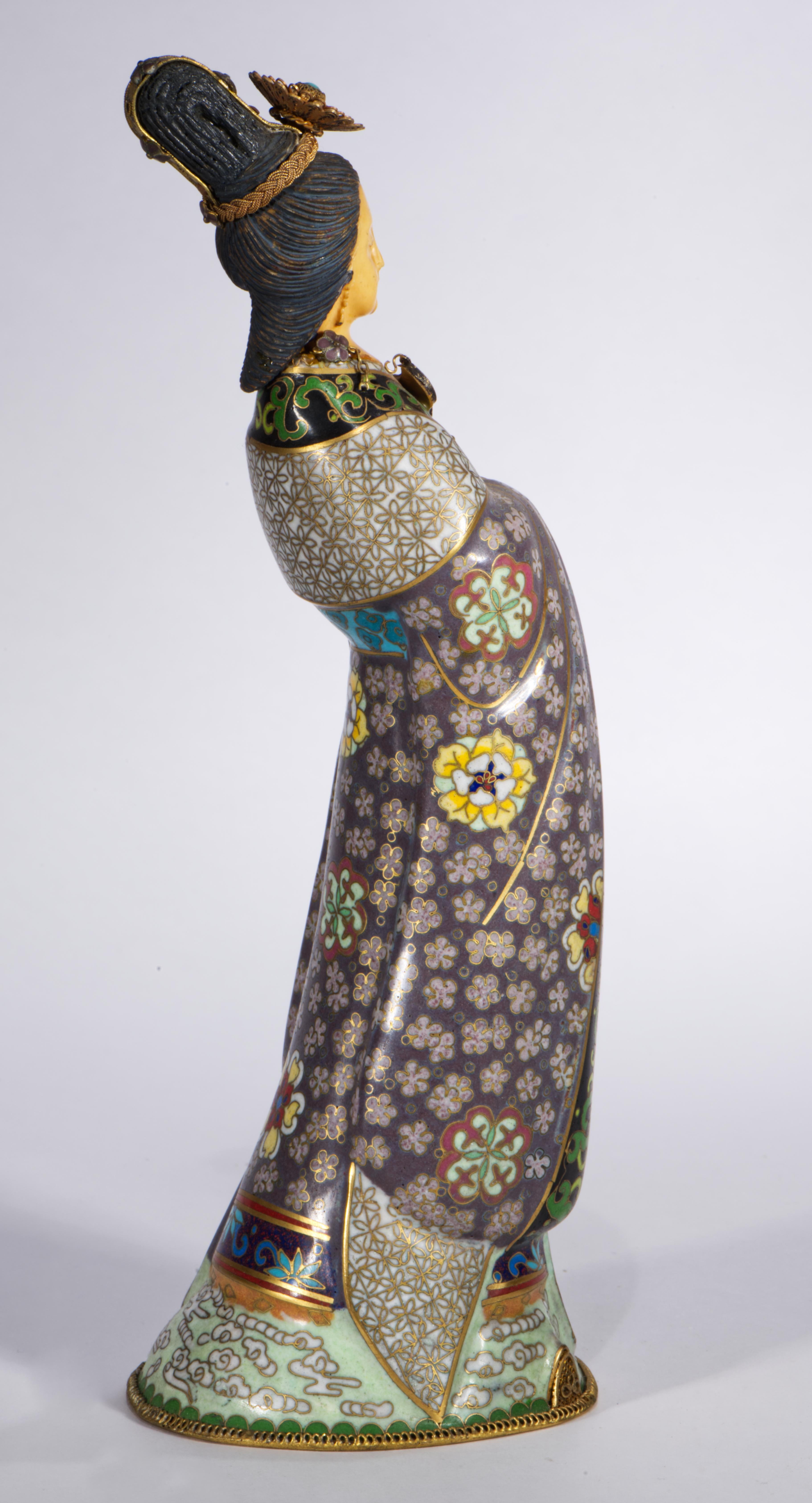 Antica scultura cinese di Guanyin smaltata a cloisonné, Strong Museum in vendita 1