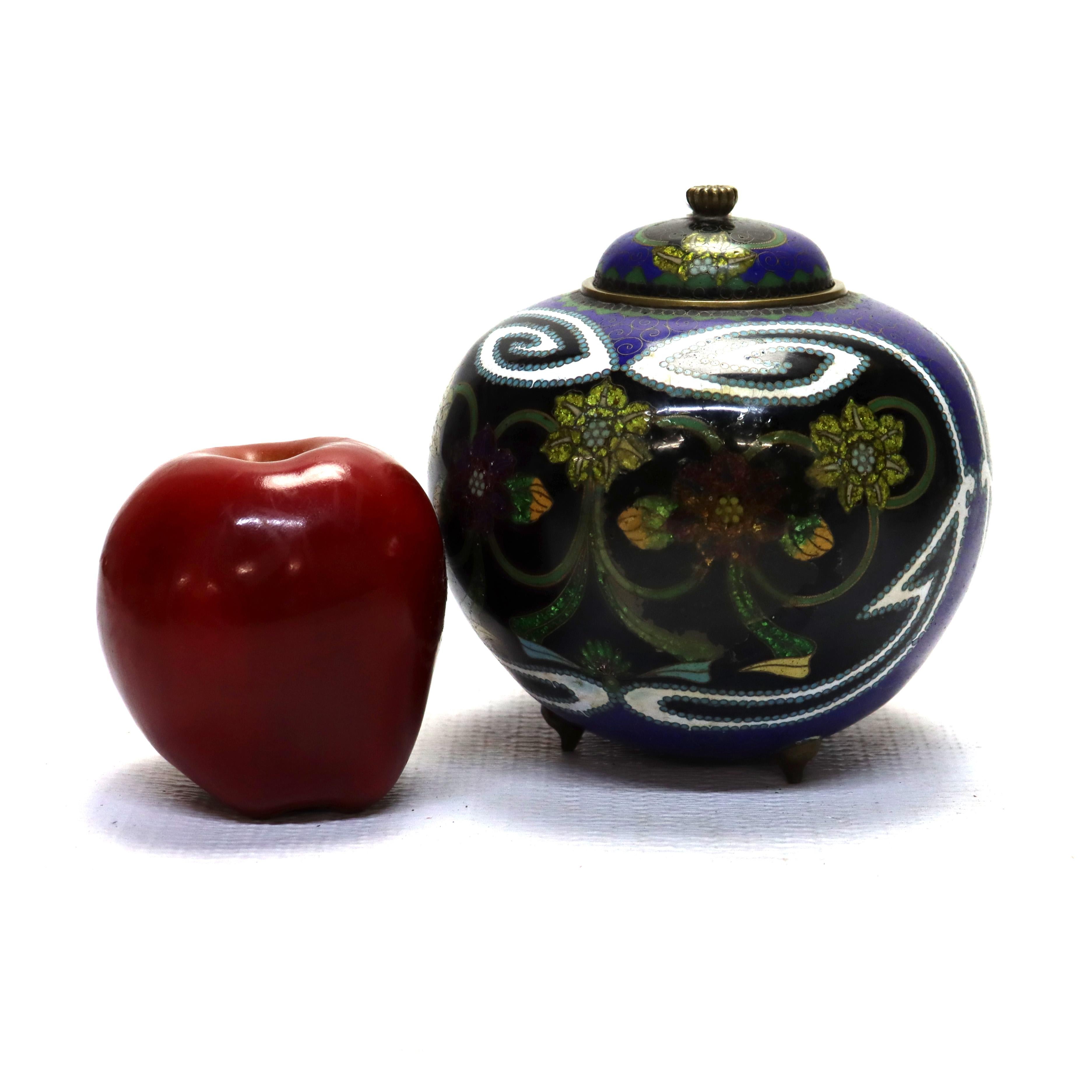 Antike chinesische Cloisonne emailliert Lidded & Footed Jar Early 20thC im Zustand „Gut“ im Angebot in Big Flats, NY