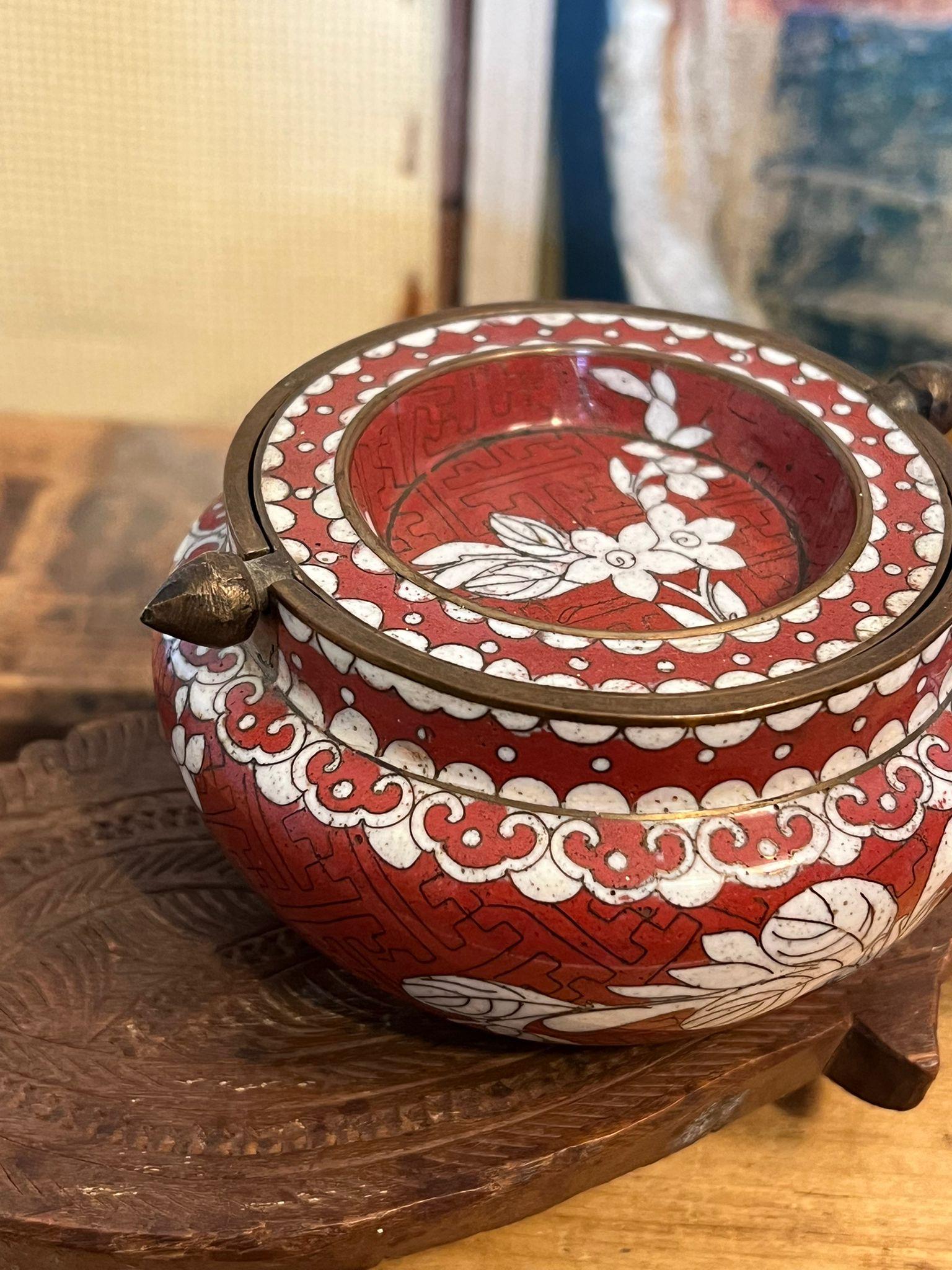 Antique Chinese Cloisonné Flip top Astray. In Good Condition In Seattle, WA