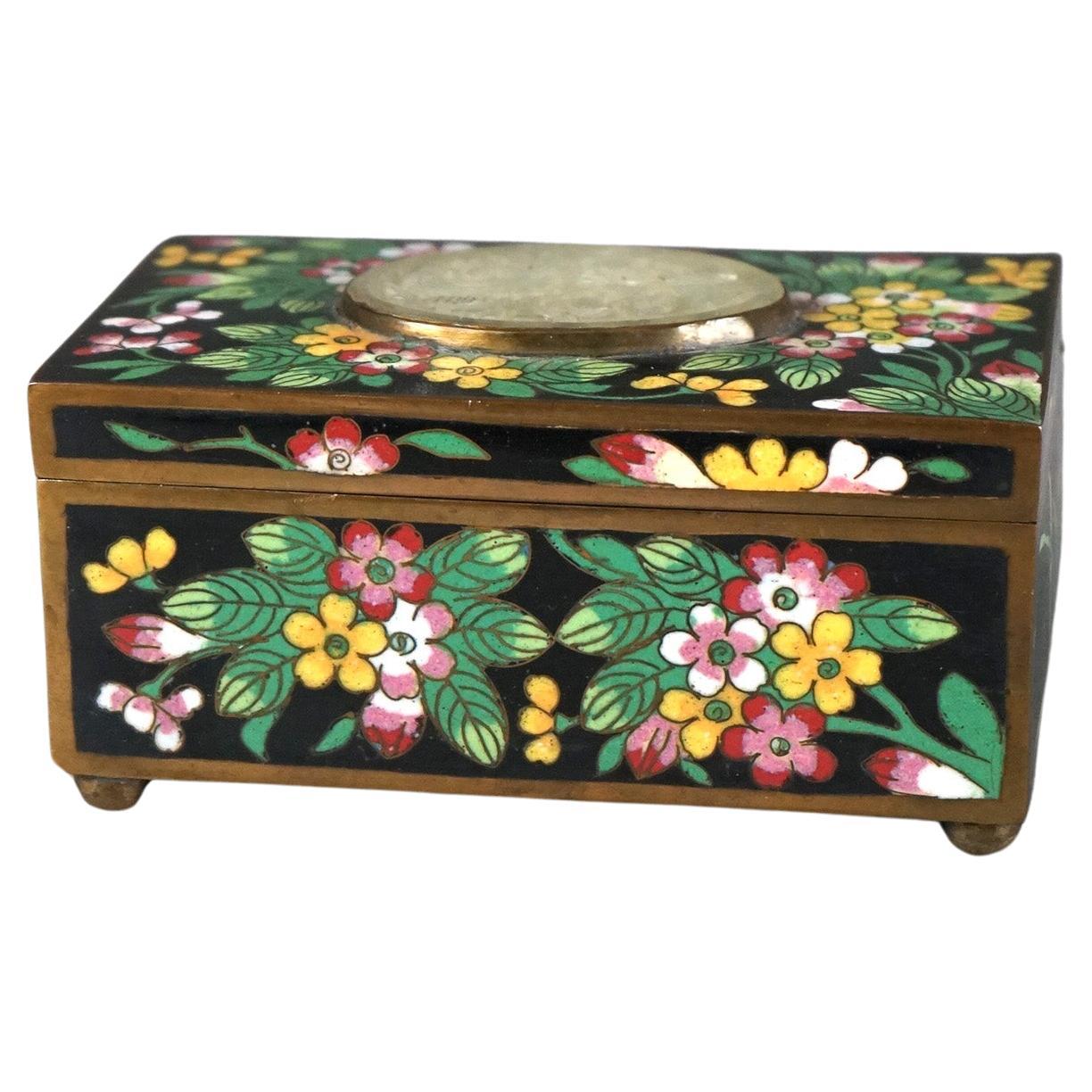Antiguo cofre chino de cloisonné floral esmaltado y tallado de jade blanco C1920