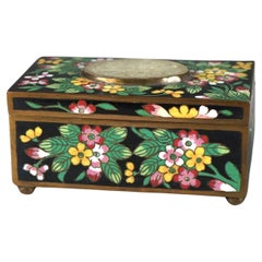 Antiguo cofre chino de cloisonné floral esmaltado y tallado de jade blanco C1920