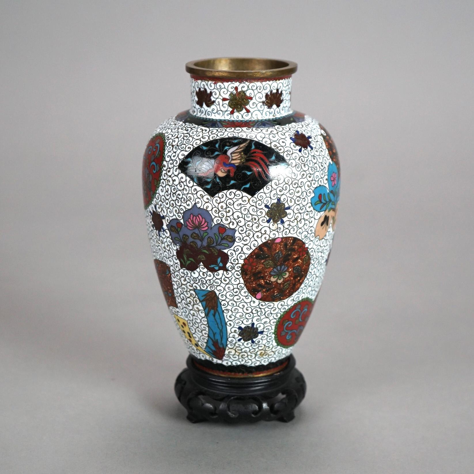 Antiguo Jarrón Chino de Cloisonné Floral Esmaltado sobre Base de Madera Dura C1920

Medidas - 7,25