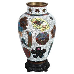 Antiguo Jarrón Chino de Cloisonné Floral Esmaltado sobre Base de Madera Dura C1920