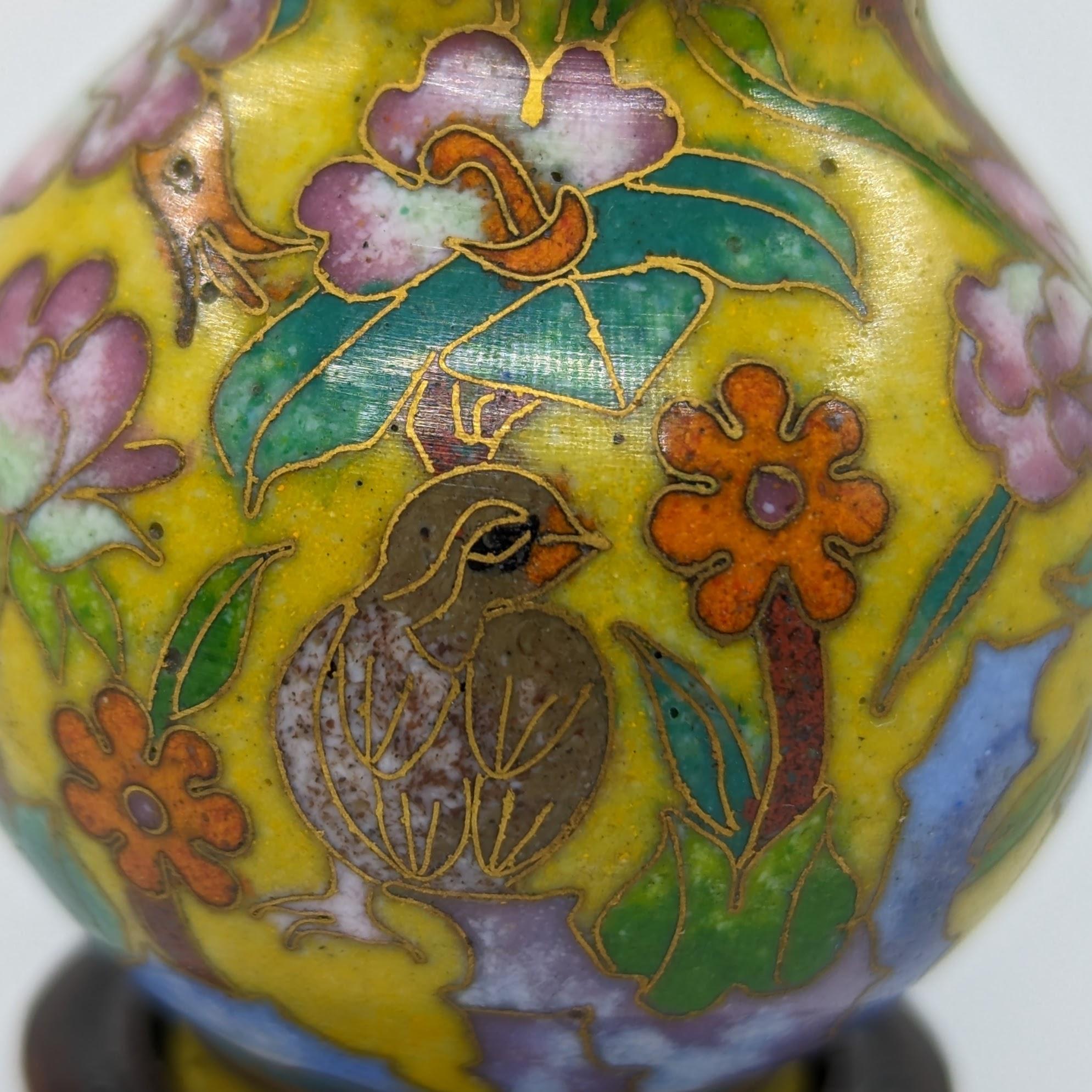 Vase en cloisonné chinois Hulu Gourd Snuffle Bottle Vase en bois dur Stand République en vente 13