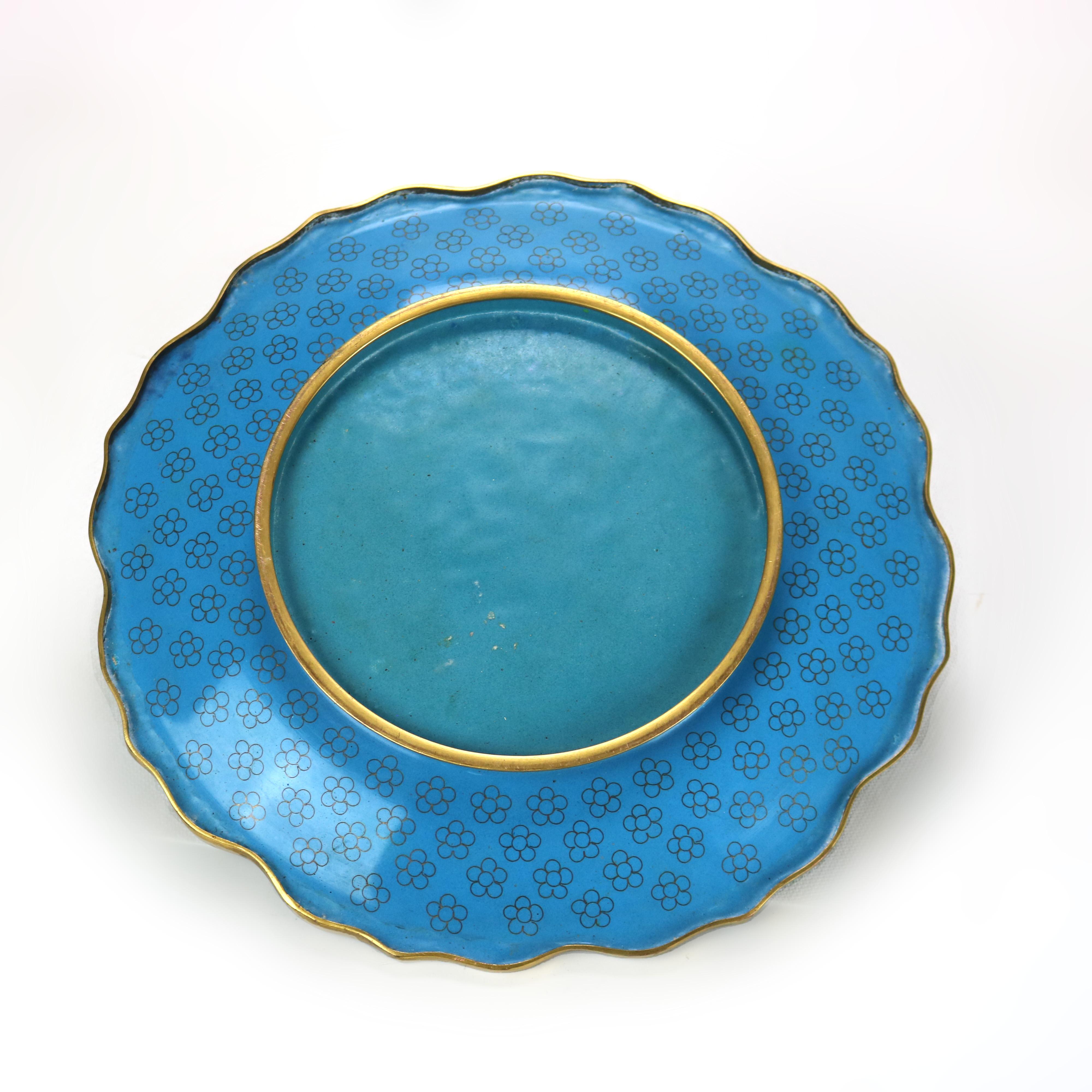 Antique Chinese Cloisonne Scalloped Edge & Reticulated Floral Charger c1920 For Sale 1