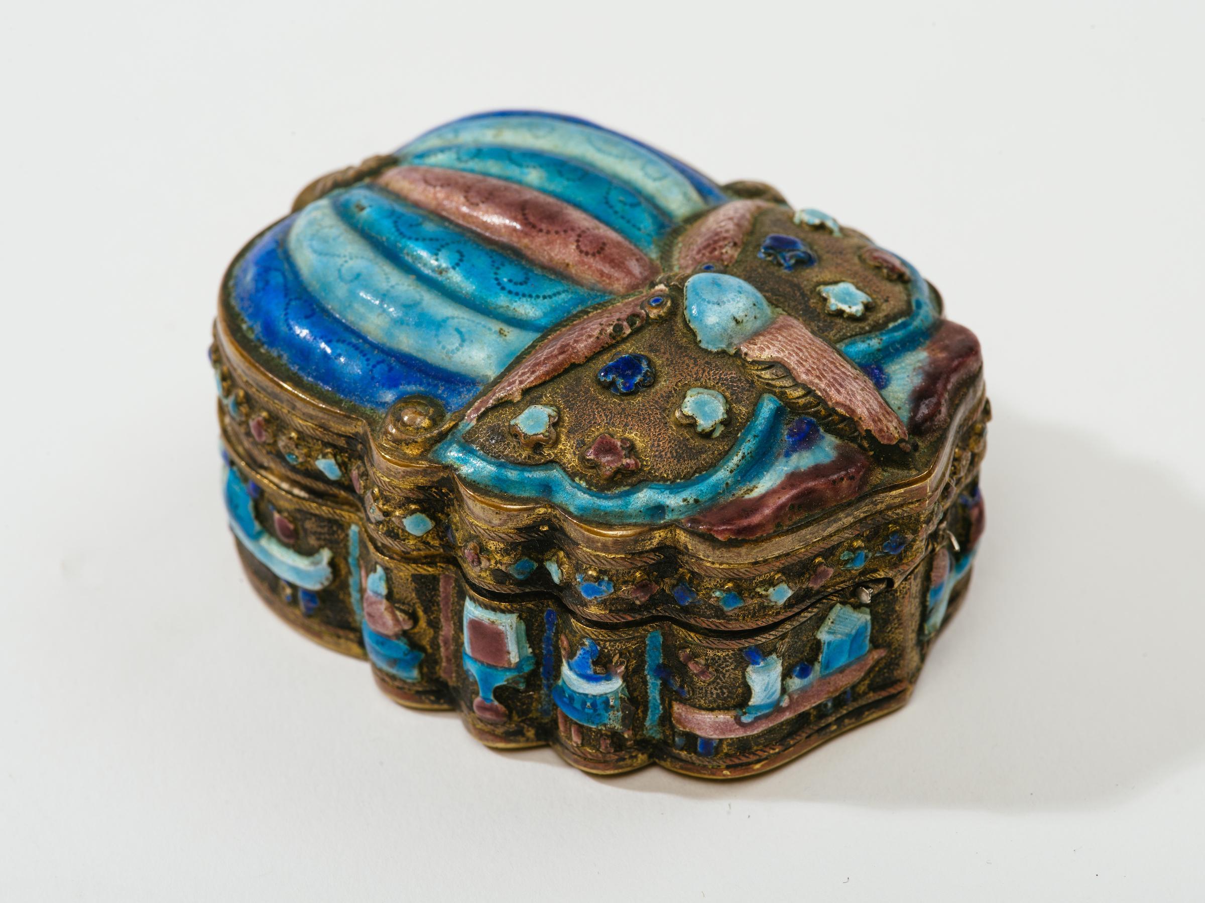 Chinoiserie Antique Chinese Champlevé Enamel Scarab Jewelry Box For Sale
