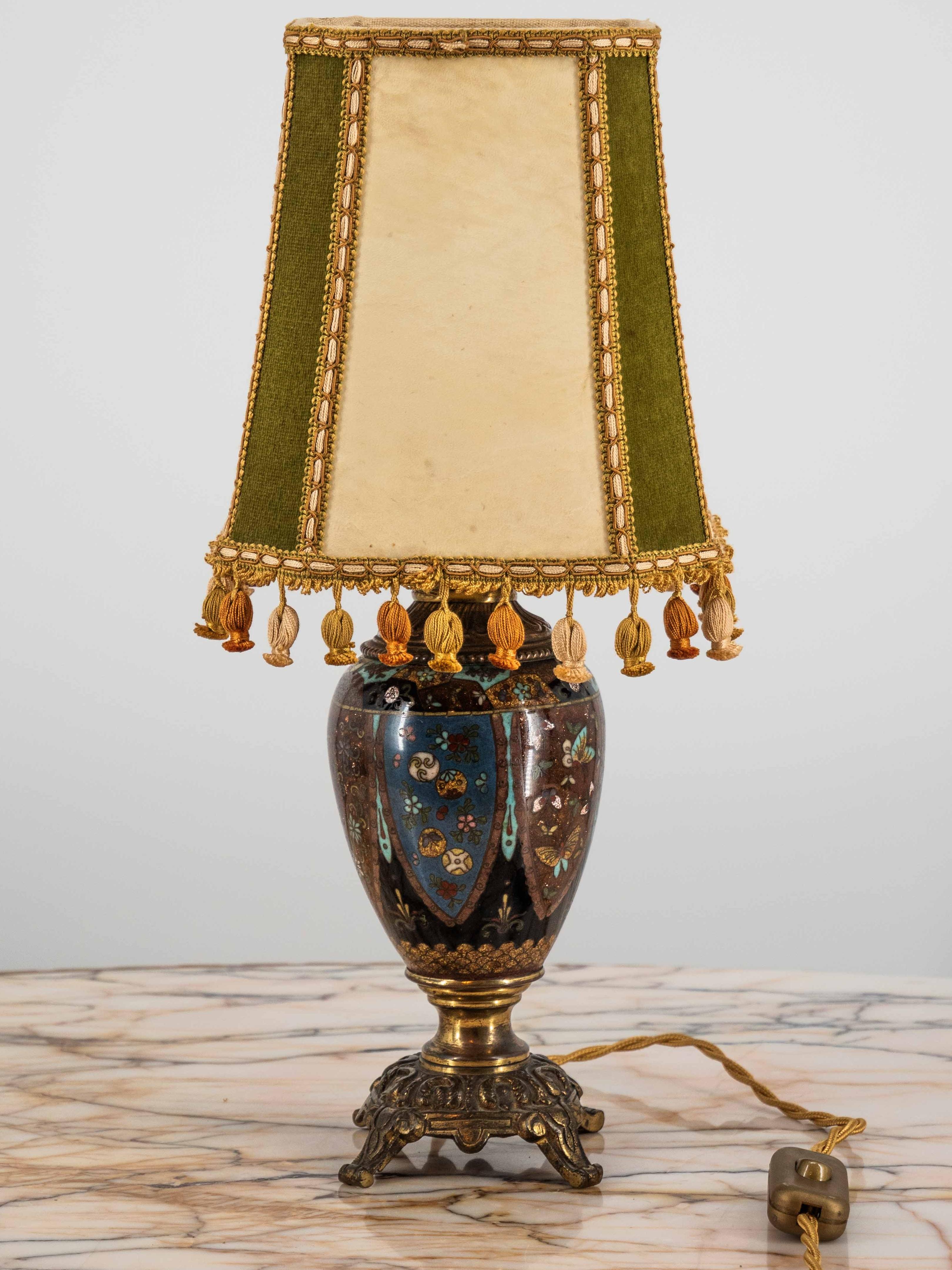 Antique Chinese Cloisonne table lamp

Antique lamp decorated with Cloisonne technique on a brass base. This lamp is not only a beautiful decorative element, but also a collector's item that will bring a touch of oriental elegance and history to your