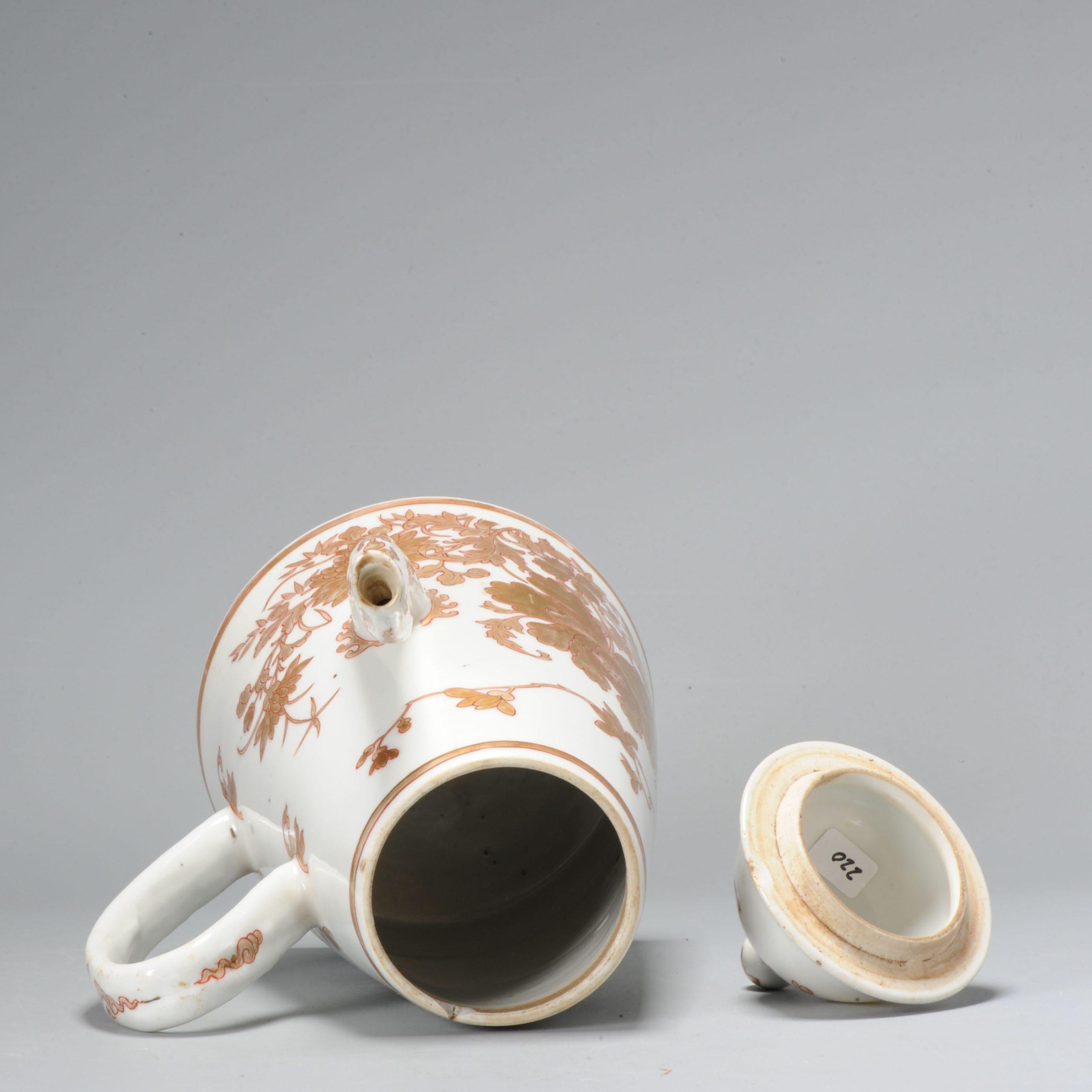 Chinois Ancienne cafetière / chocolatière chinoise en porcelaine dorée Yongzheng en vente