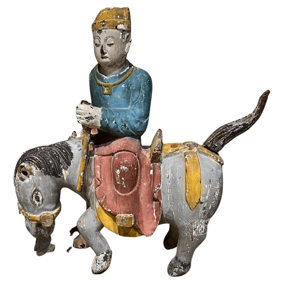 Antico cavaliere in legno smaltato della dinastia Ming cinese