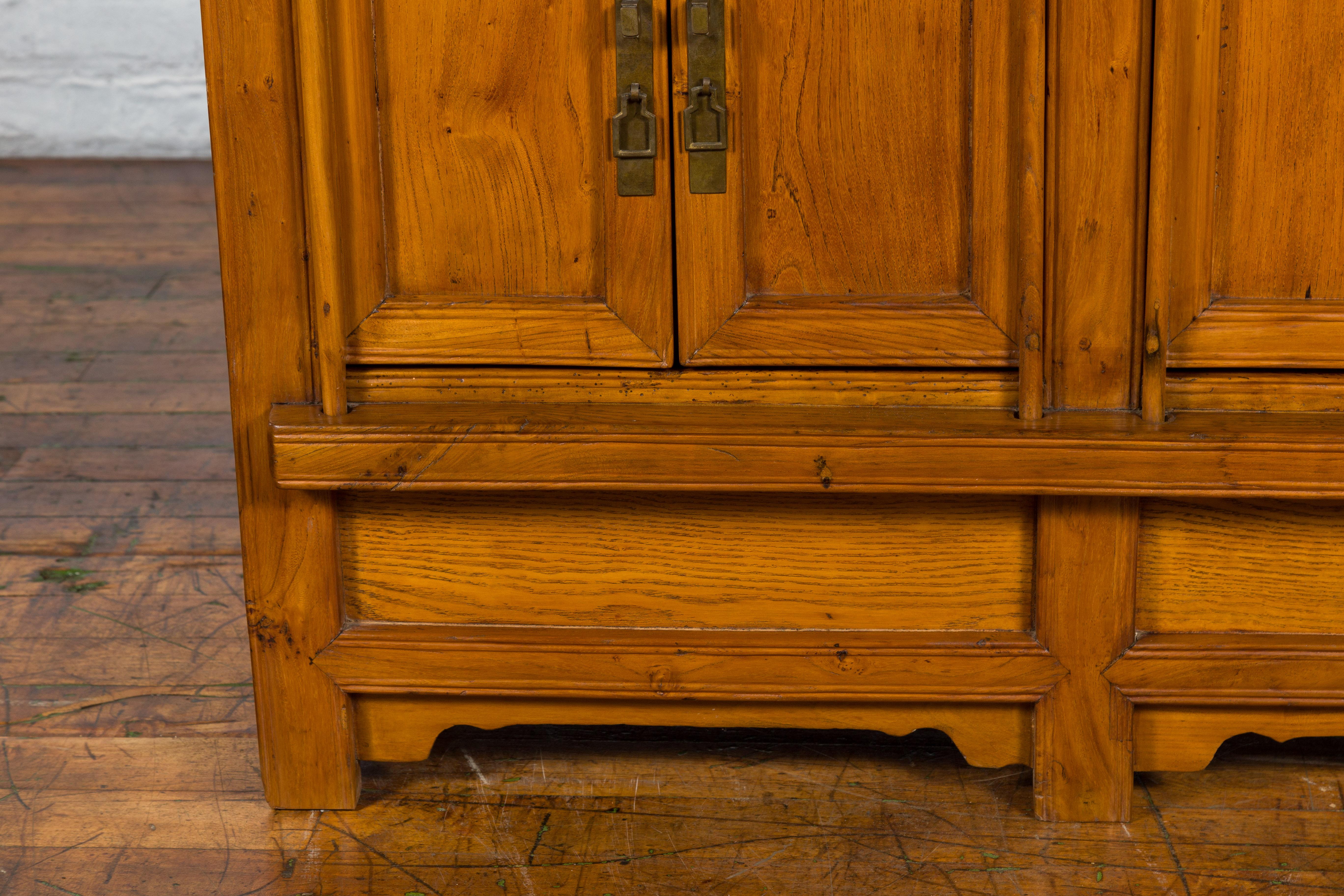 Antique Chinese Console Cabinet with Petite Double Doors and Hidden Compartments For Sale 5