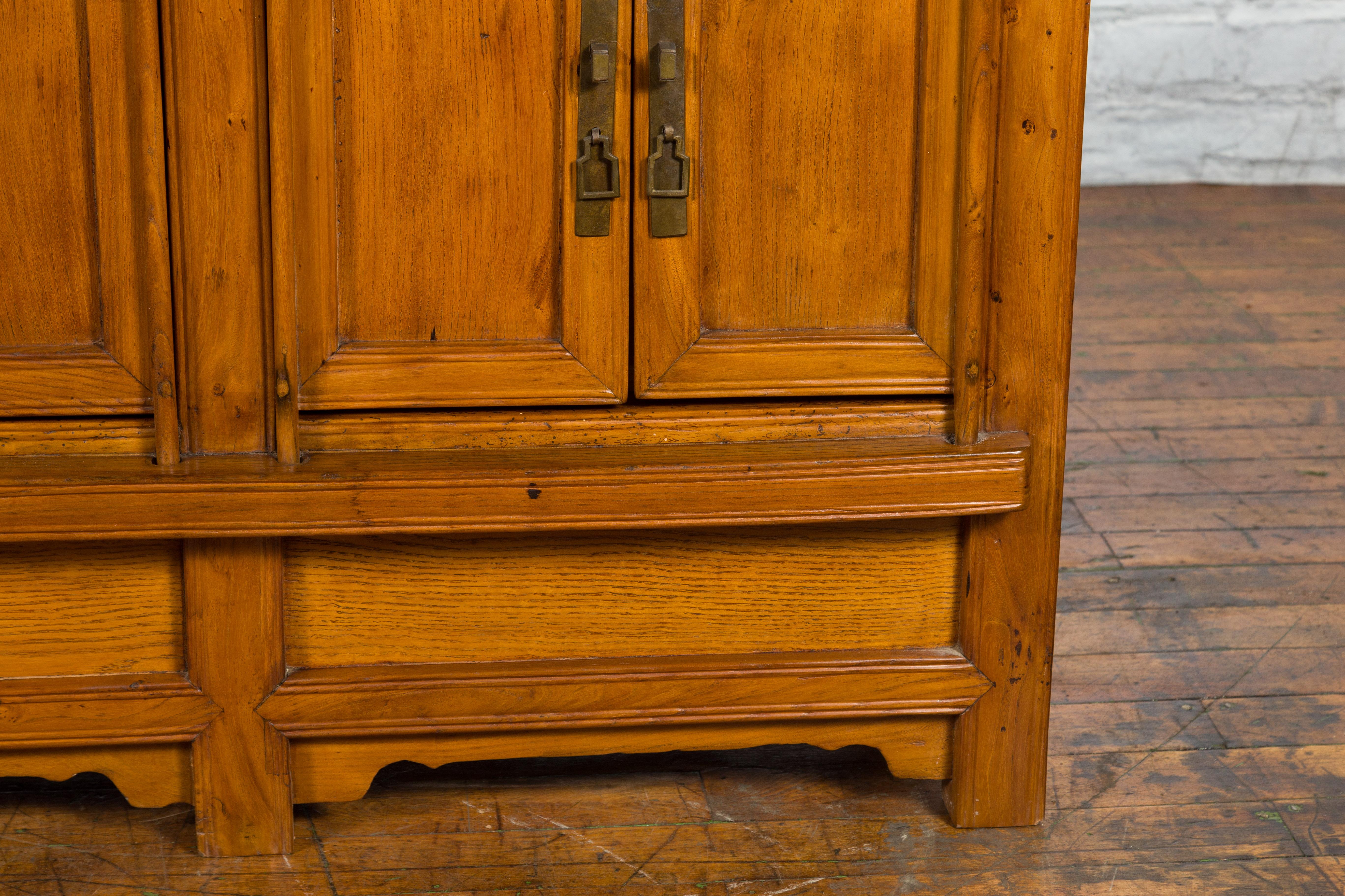 Antique Chinese Console Cabinet with Petite Double Doors and Hidden Compartments For Sale 6