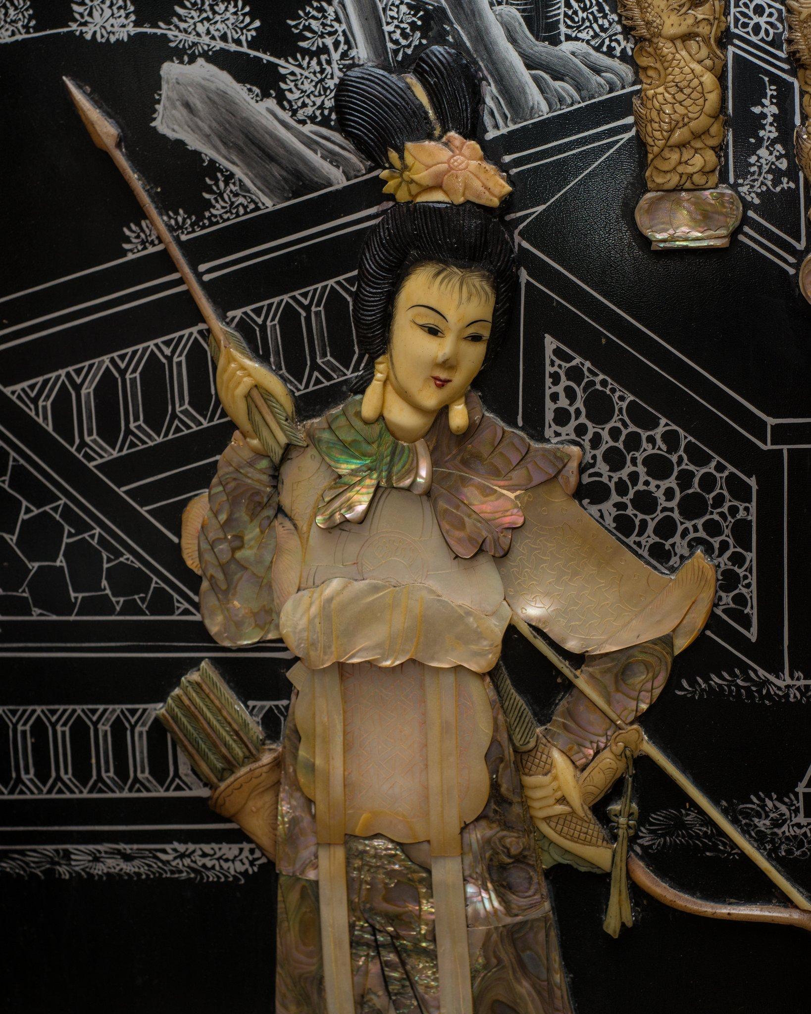 Antiker chinesischer Coromandel-Raumteiler aus schwarzem Lack mit weißem Perlmutt (Chinesisch) im Angebot