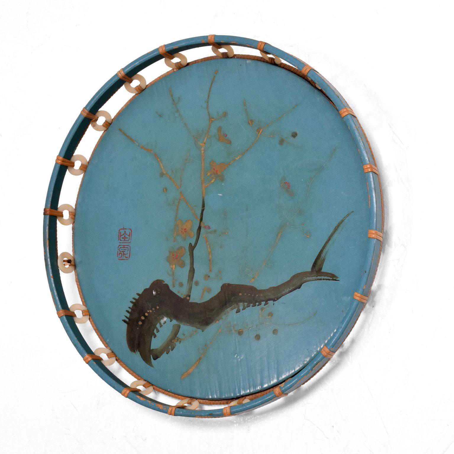 For your consideration a beautiful decorative plate hand-painted.
Light blue color with black and gold paint and signed in red.

The tray is secured with patinated cane.
The back pane is glossy black with vintage patina. It can be hung into the