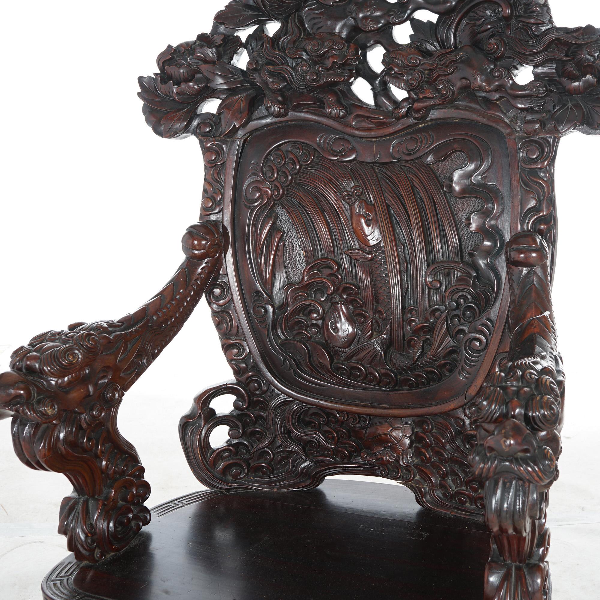 Sculpté Ancienne chaise trône de roi en bois de rose sculpté profond et figuratif avec dragons, 1920 en vente
