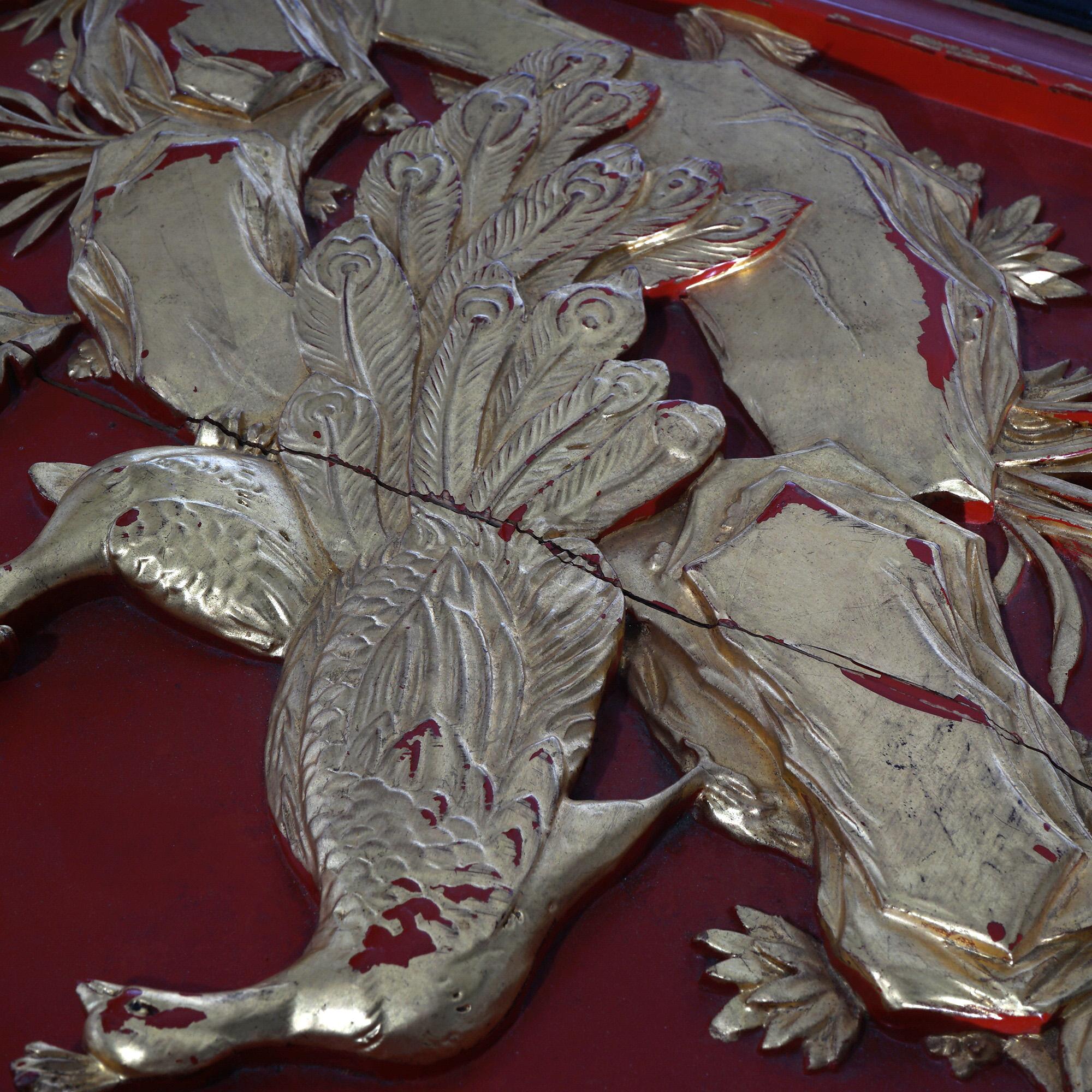 Antike chinesische tief geschnitzte und polychromierte vergoldete Deckentruhe mit Vögeln, um 1920 im Angebot 9