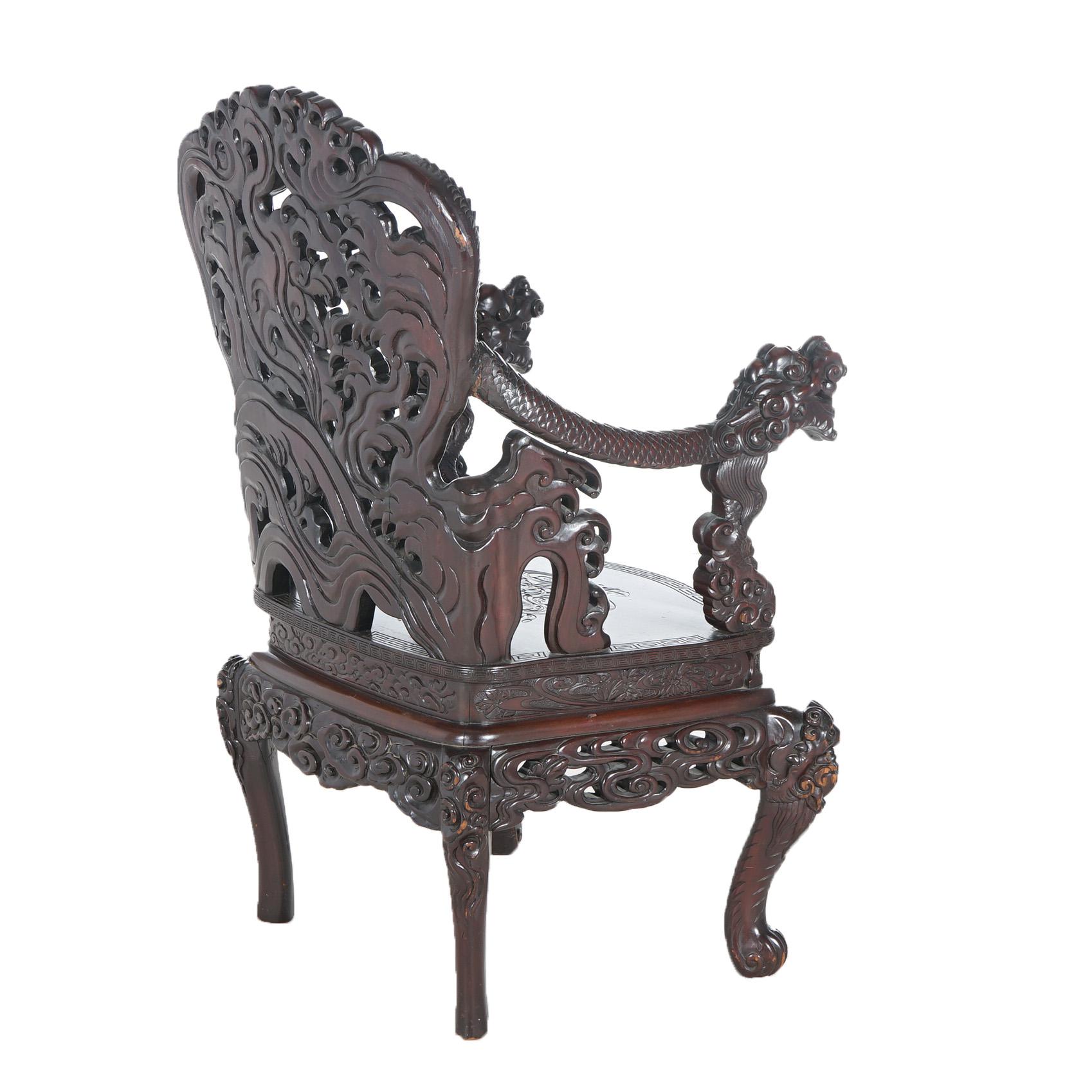 Ancienne chaise reine chinoise en bois de rose profondément sculptée avec dragons, vers 1920 en vente 5