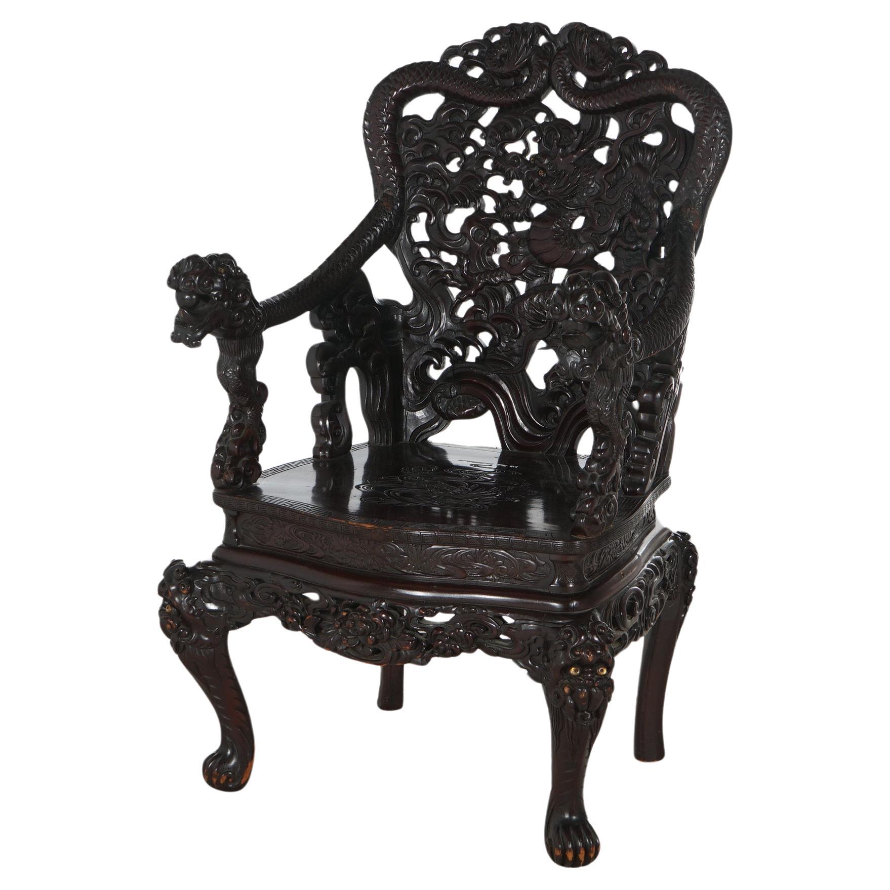 Ancienne chaise reine chinoise en bois de rose profondément sculptée avec dragons, vers 1920 en vente