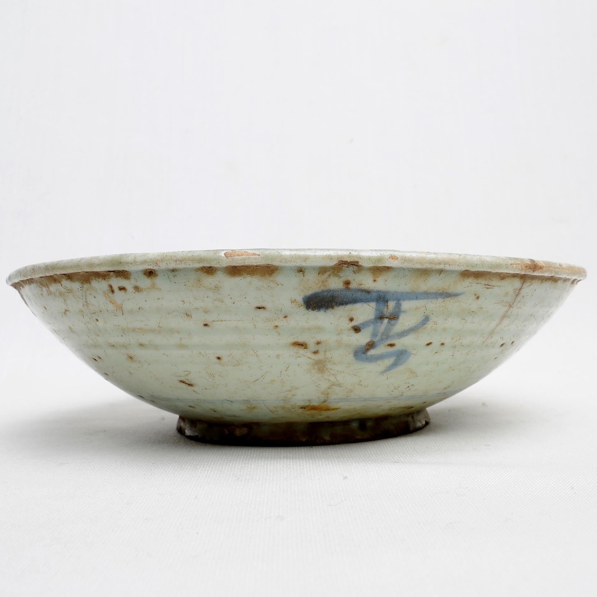 Antique Chinese Dish with Ideograms In Good Condition For Sale In Alessandria, Piemonte