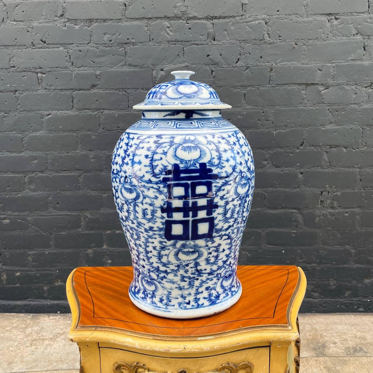 Antique Chinese Double Happiness Jar Porcelain Table Lamp In Good Condition For Sale In Los Angeles, CA