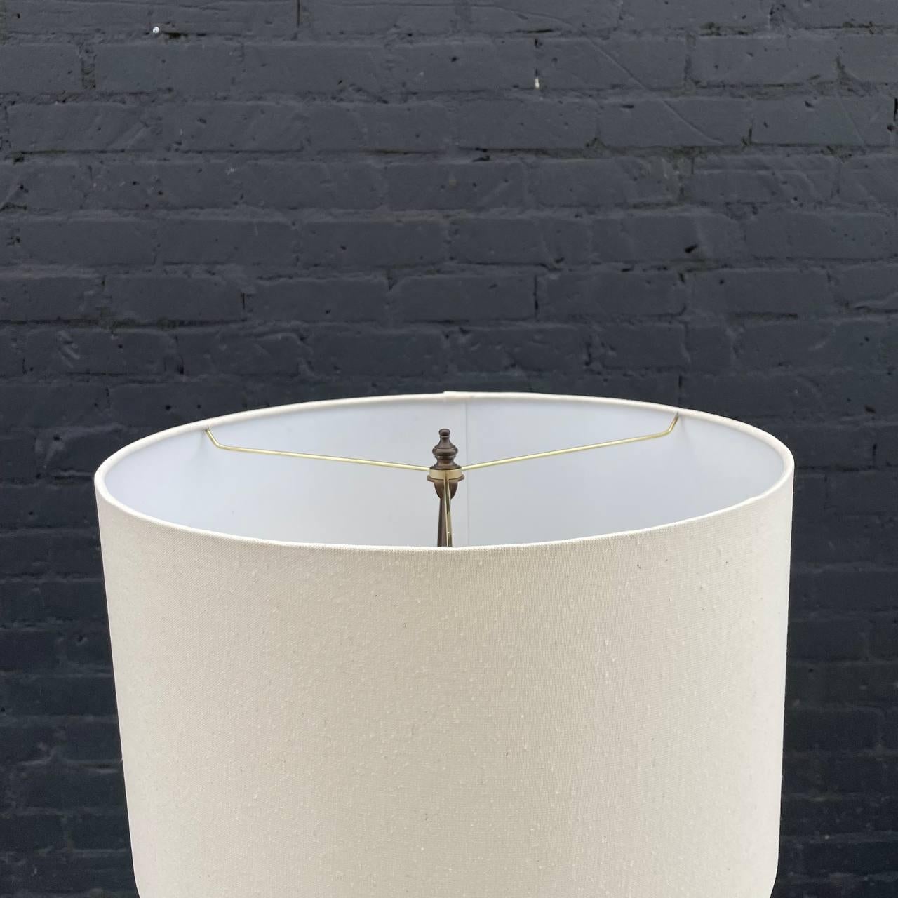 Porcelaine Lampe de bureau chinoise ancienne en porcelaine à double bonheur en forme de jarre  en vente