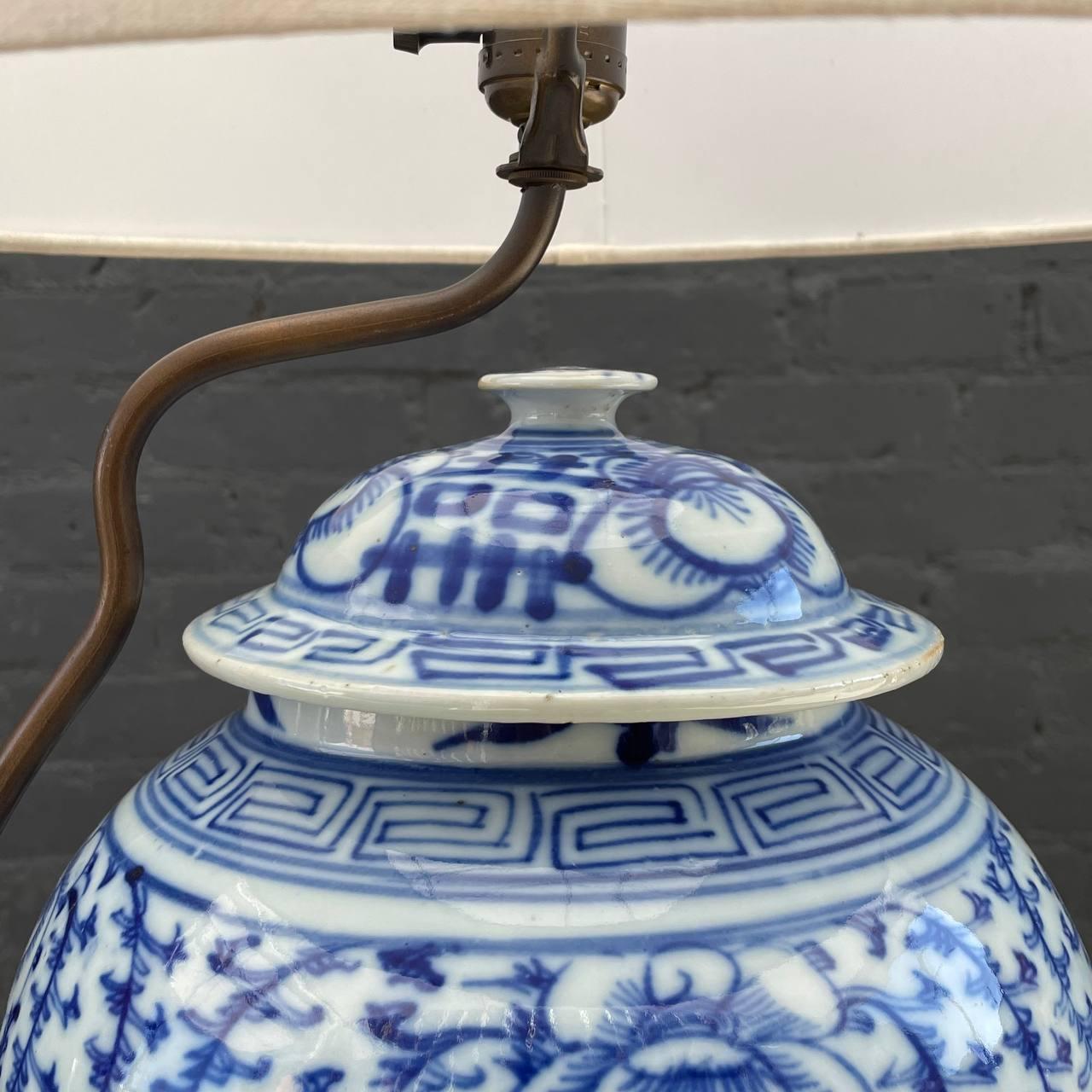 Antique Chinese Double Happiness Jar Porcelain Table Lamp For Sale 3