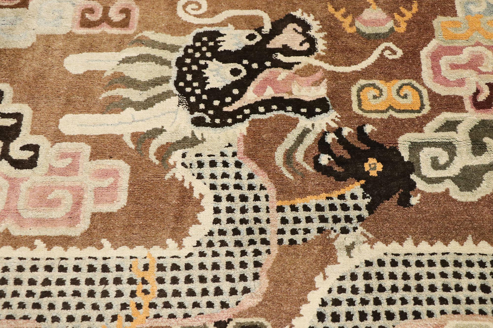Chinois Ancien tapis Ningxia à poils longs avec dessin de dragon en vente
