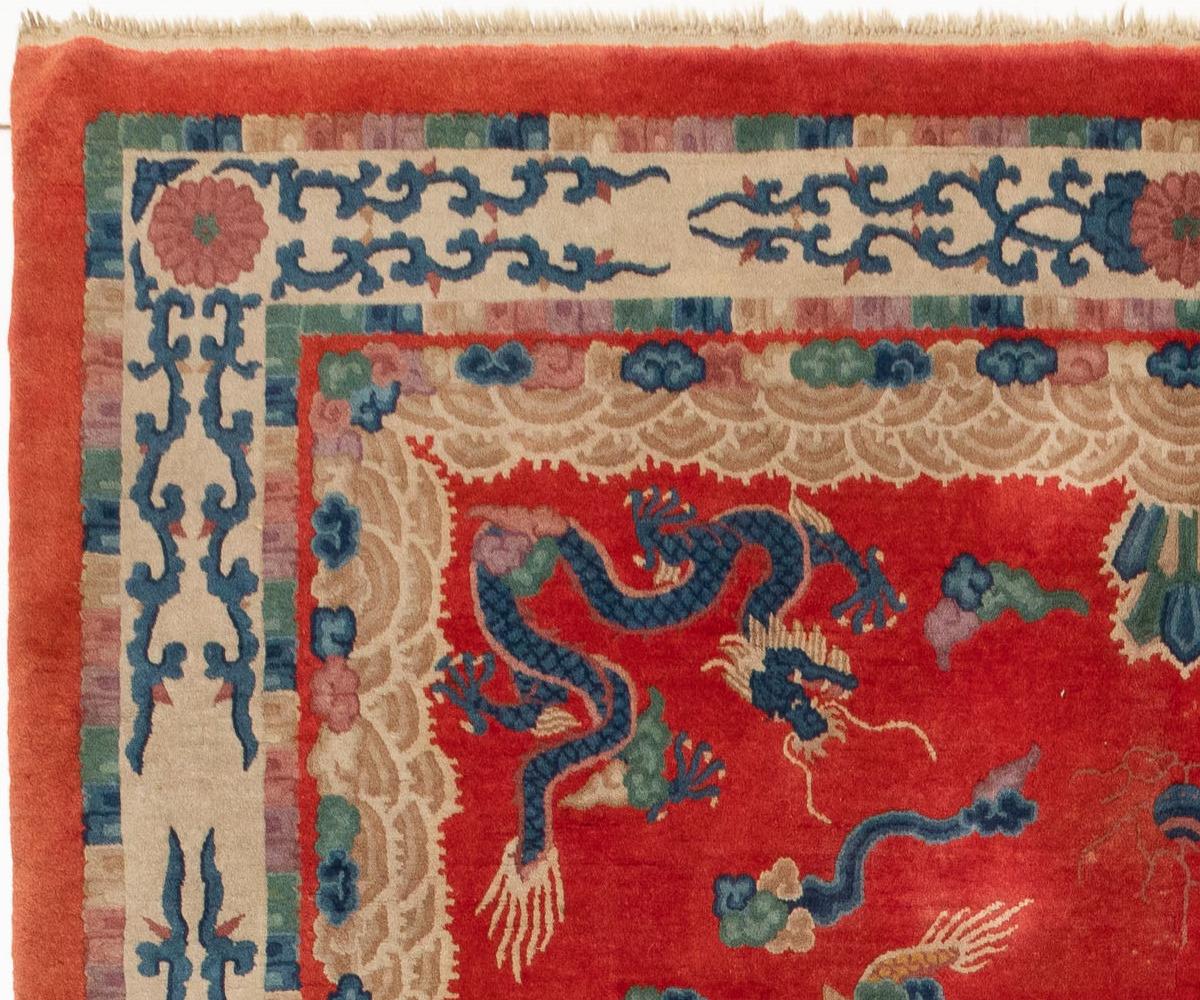 Antiker chinesischer Drachenteppich aus roter Wolle im Art-déco-Stil mit 9 Dragos (Art déco) im Angebot