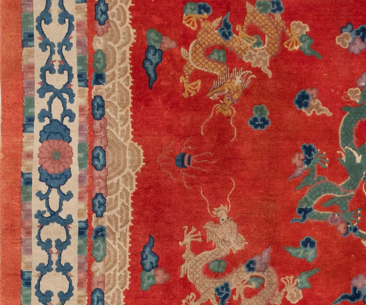 Antiker chinesischer Drachenteppich aus roter Wolle im Art-déco-Stil mit 9 Dragos (Handgeknüpft) im Angebot