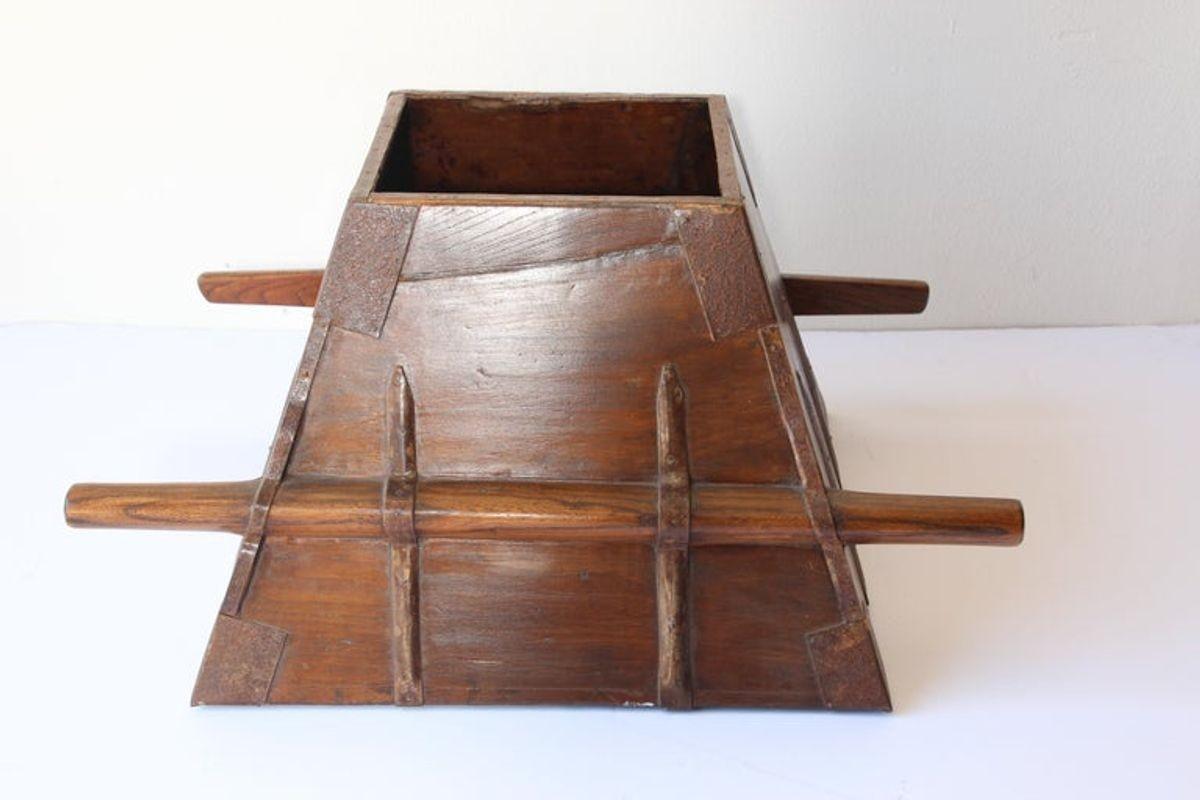 Large antique Chinese 19th century Elmwood rice measure with iron decoration and handles.
A rustic antique handcrafted Chinese rice measure storage basket with beautiful patina and original metal hardware,
circa 1880.
from Zhejiang, China.
Great