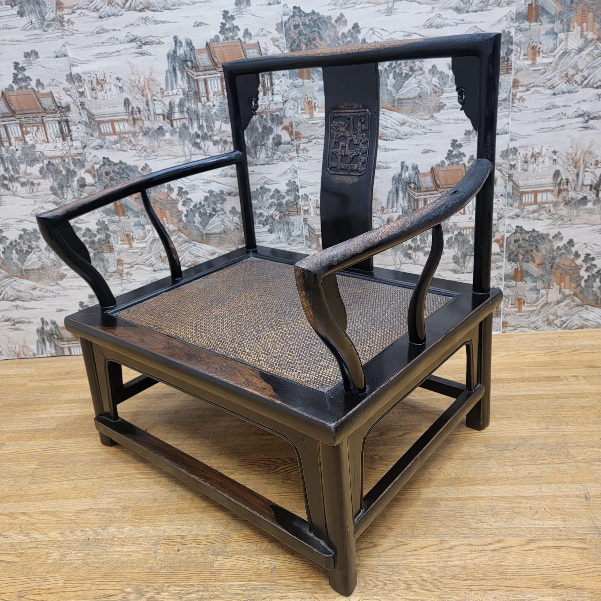 Fait main Paire d'anciennes chaises d'enfant chinoises en bois d'orme en vente