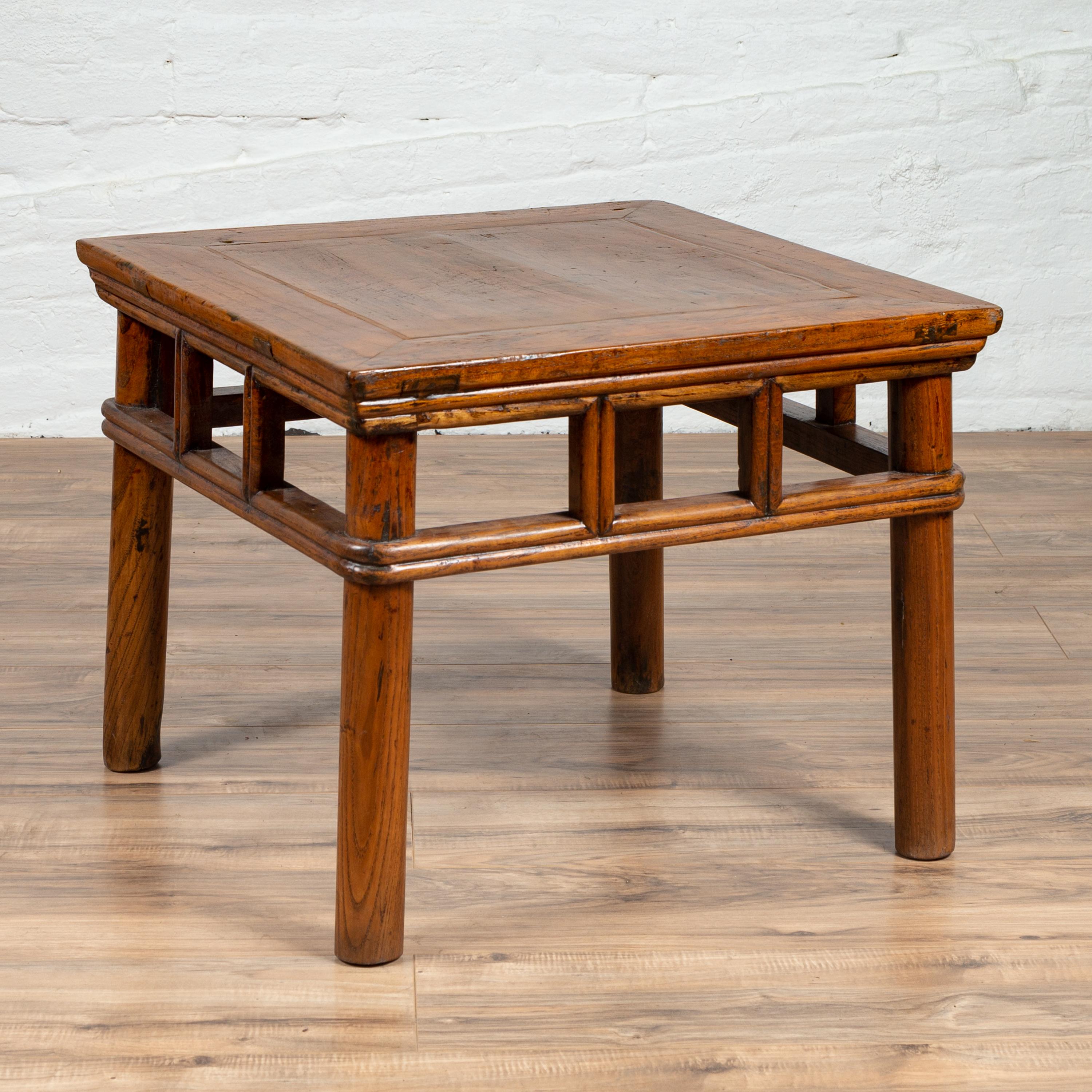 20th Century Antique Chinese Elmwood Table with Pierced Apron and Pillar-Shaped Struts Motifs