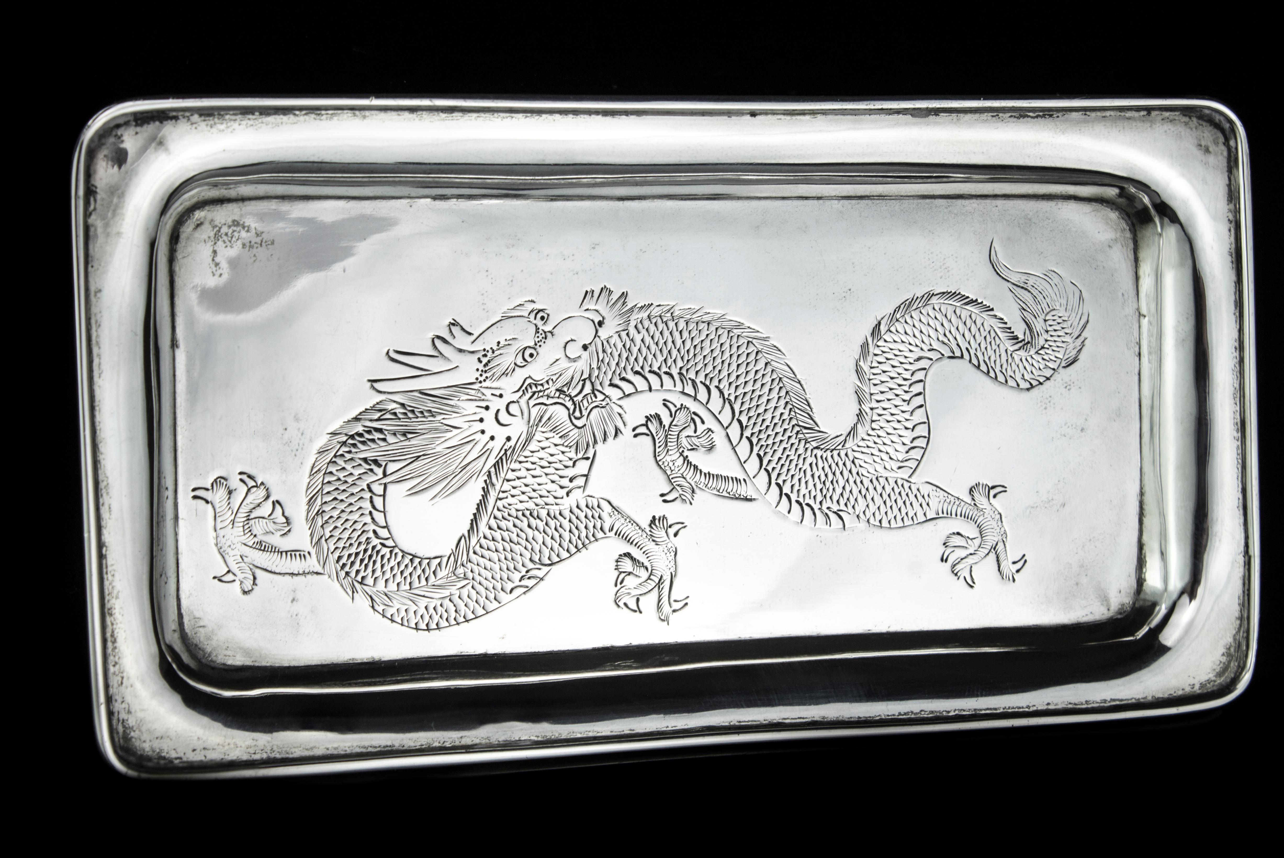 Antique Chinese Elongated Tray with Dragon Scenery In Excellent Condition In Braintree, GB