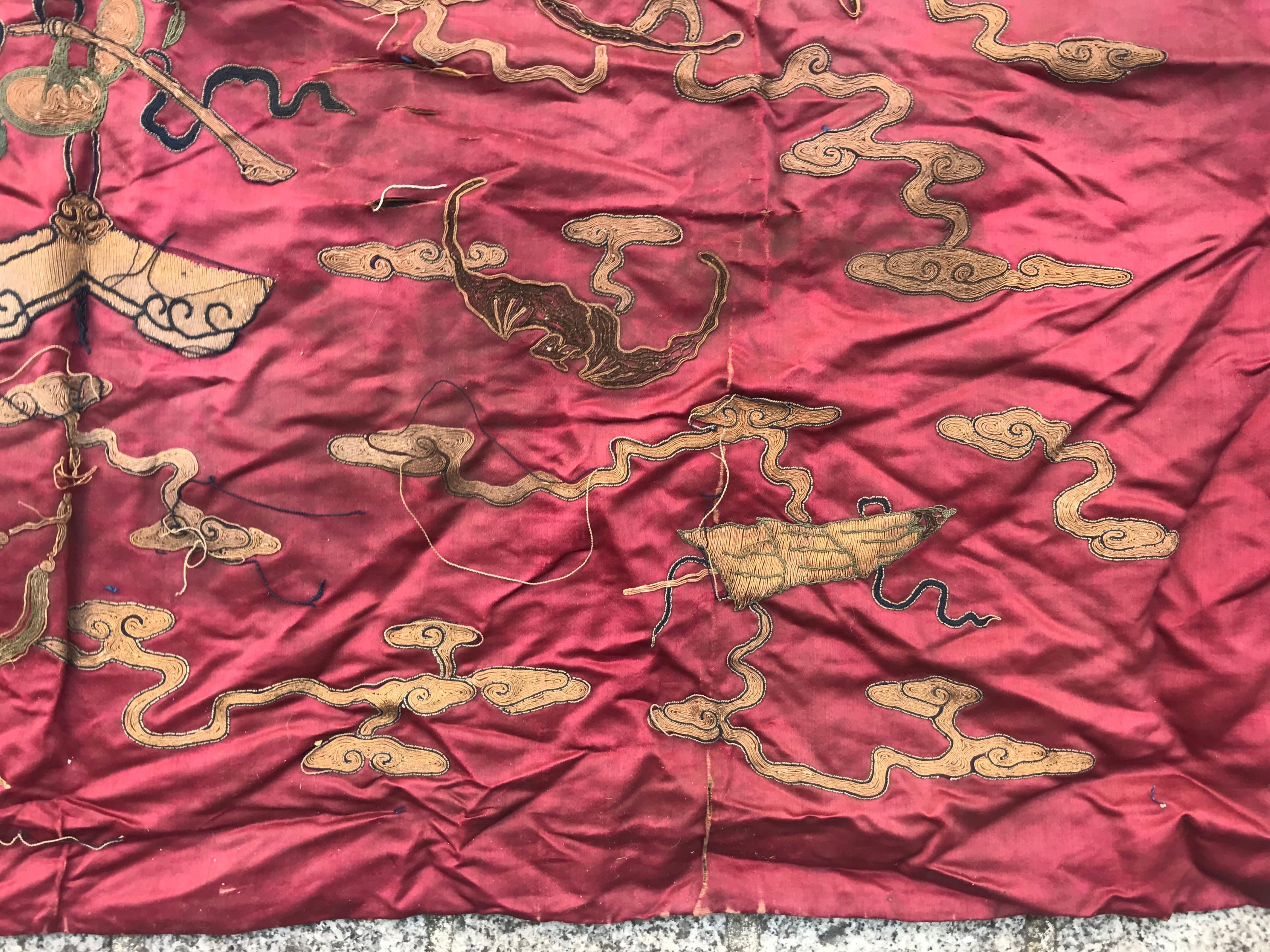 Antique Chinese Embroidered Panel In Fair Condition For Sale In Saint Ouen, FR