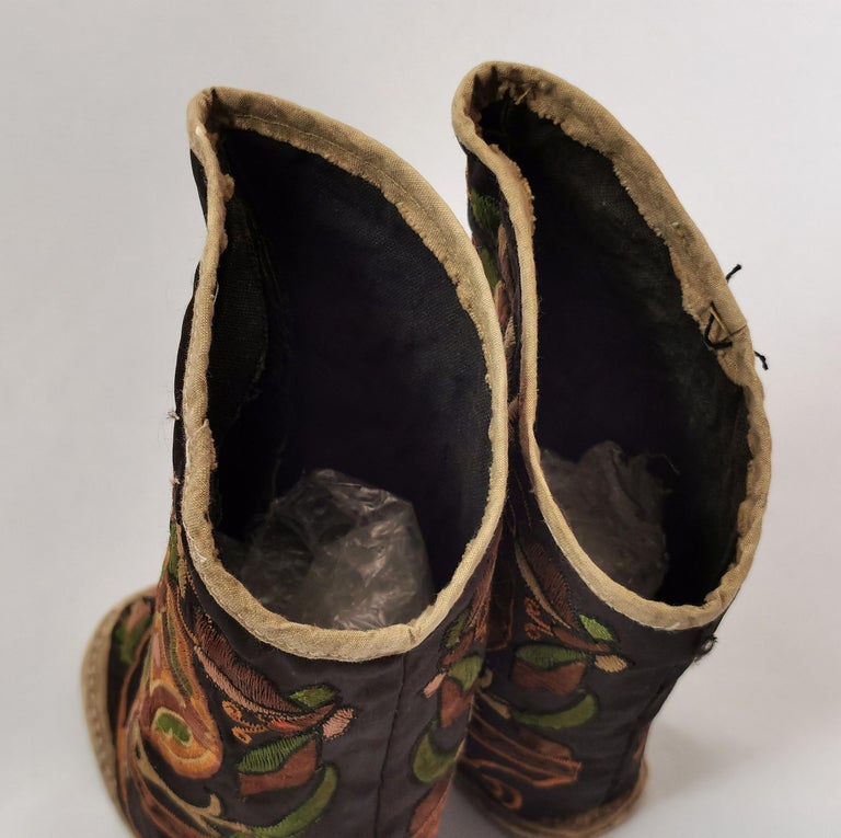Antique Chinese embroidered silk boots For Sale at 1stDibs