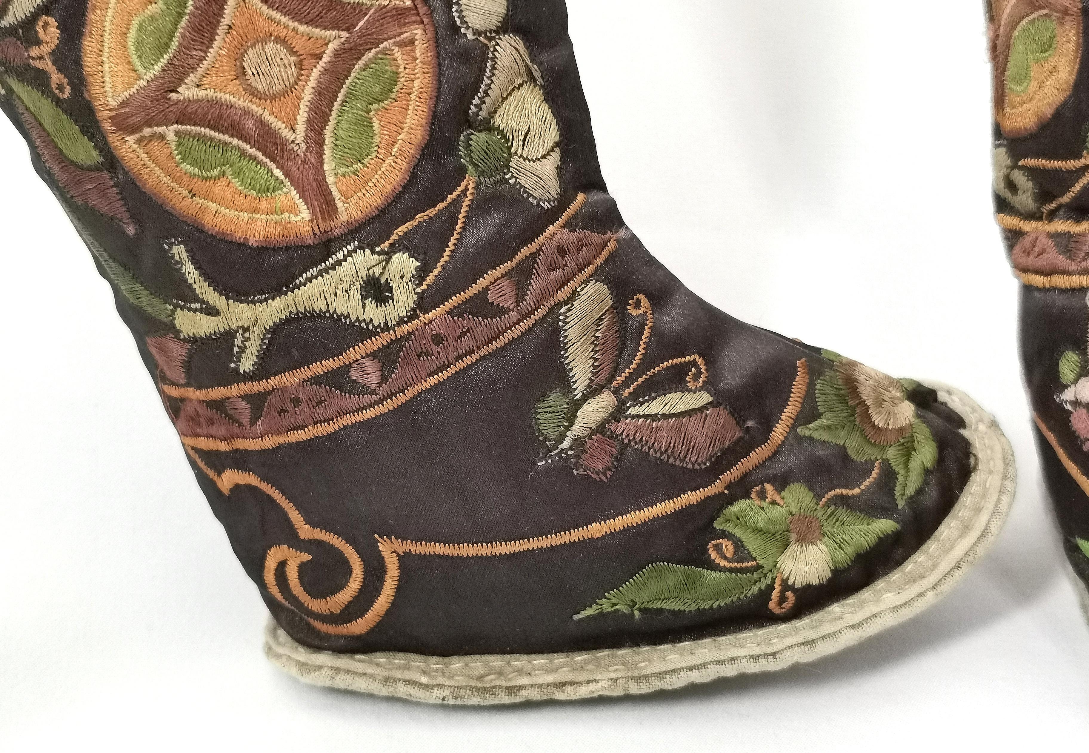 Antique Chinese embroidered silk boots  For Sale 1