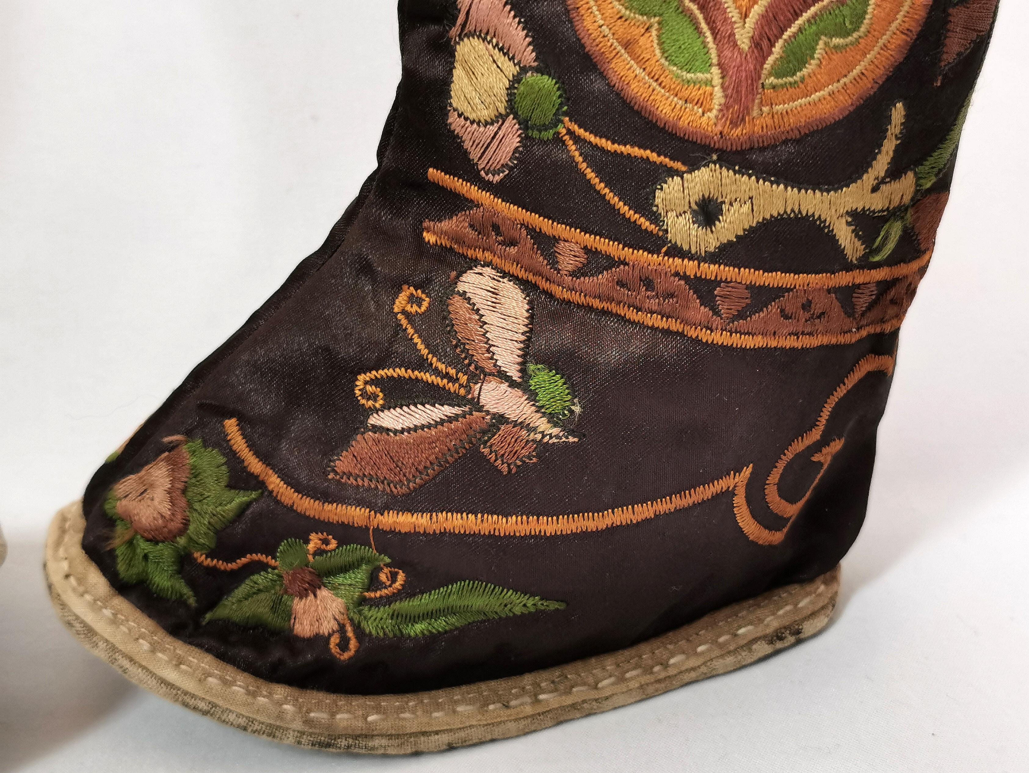 Antique Chinese embroidered silk boots  For Sale 2