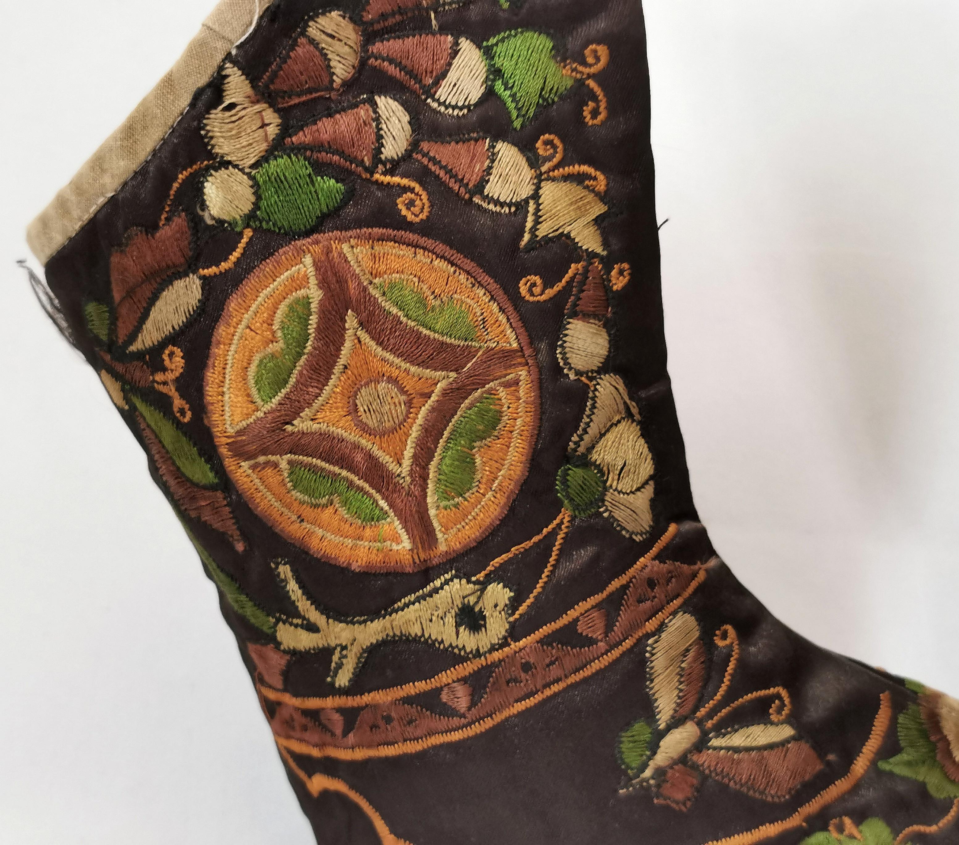 Antique Chinese embroidered silk boots  For Sale 3
