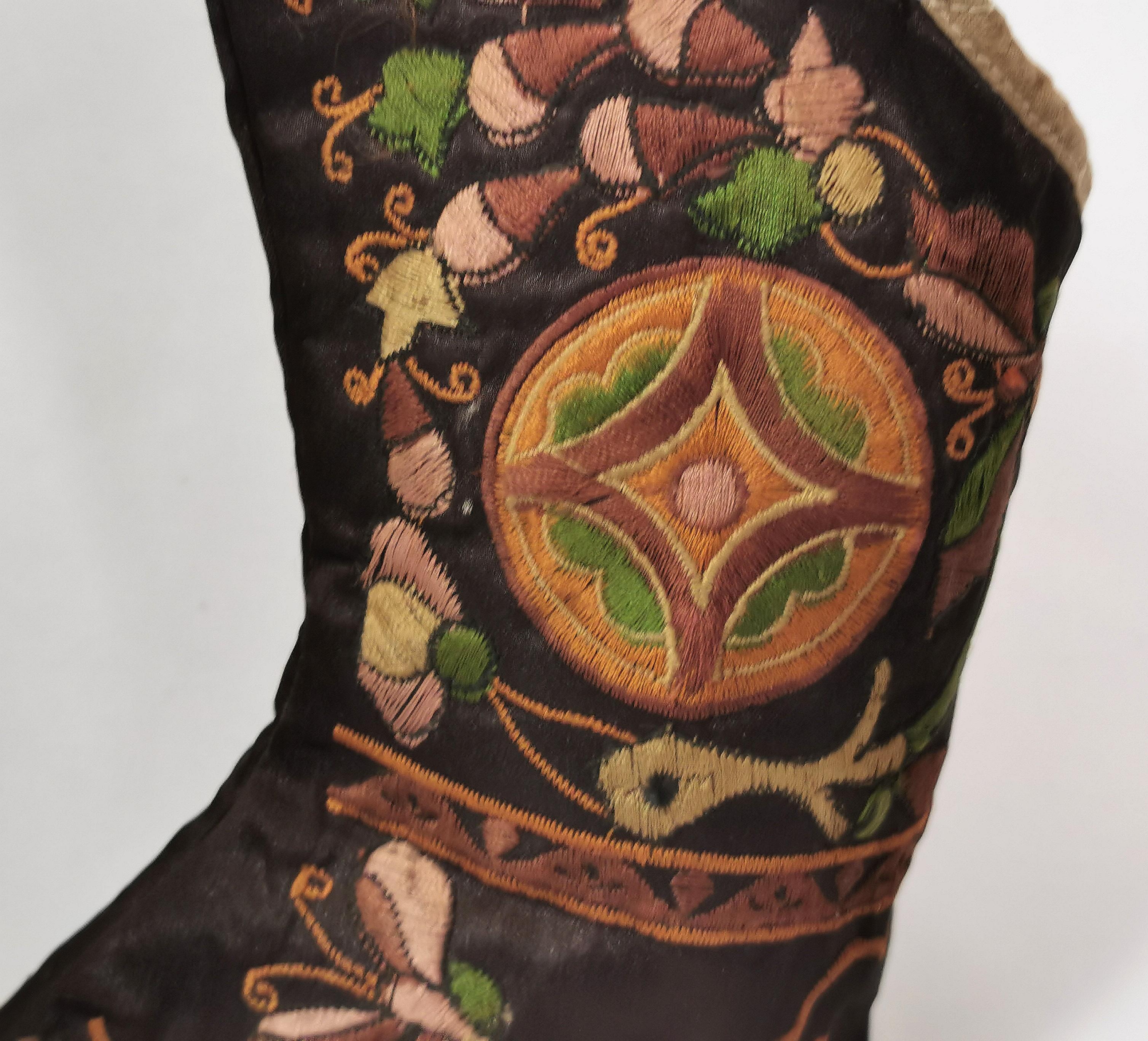 Antique Chinese embroidered silk boots  For Sale 4