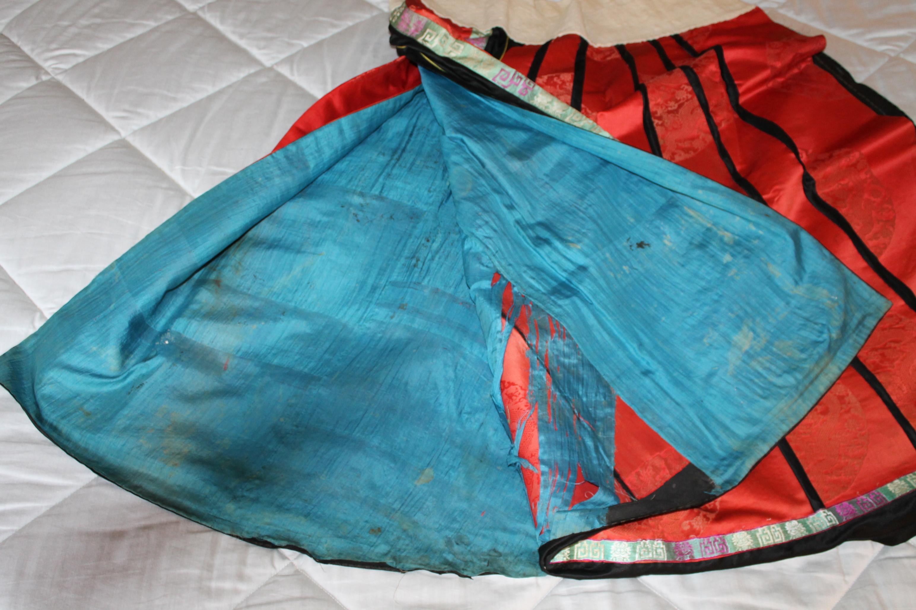 Qing Antique Chinese Embroidered Silk Skirt For Sale