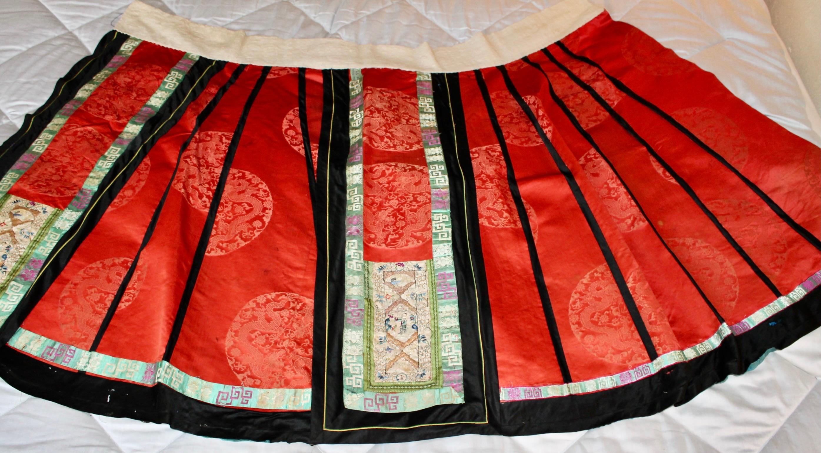 Antique Chinese Embroidered Silk Skirt In Good Condition For Sale In Sharon, CT