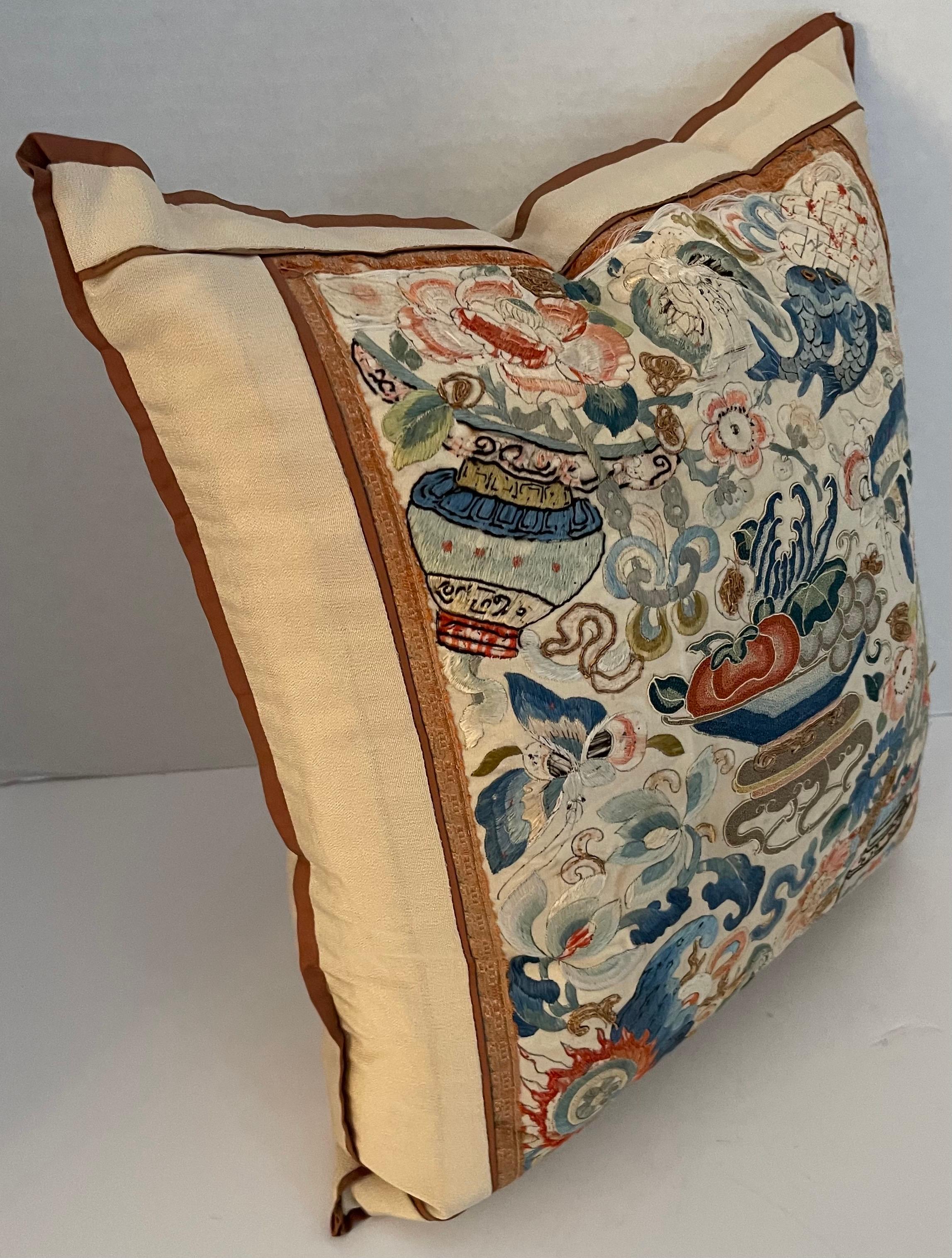 Brodé Coussin chinois ancien brodé en textile sur mesure en vente