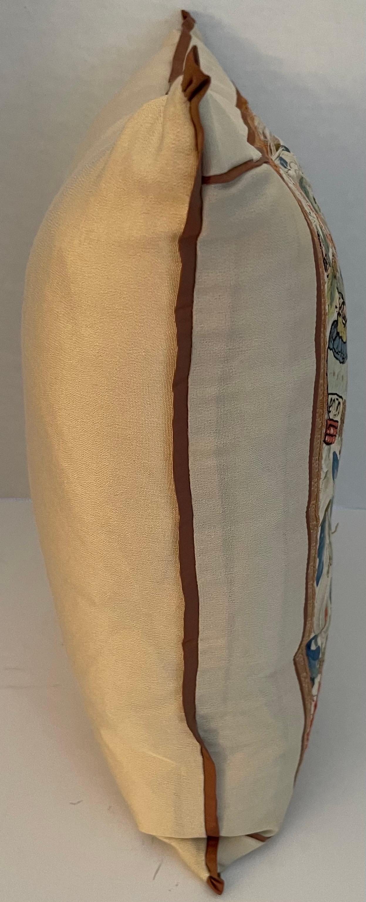 Coussin chinois ancien brodé en textile sur mesure Bon état - En vente à Stamford, CT