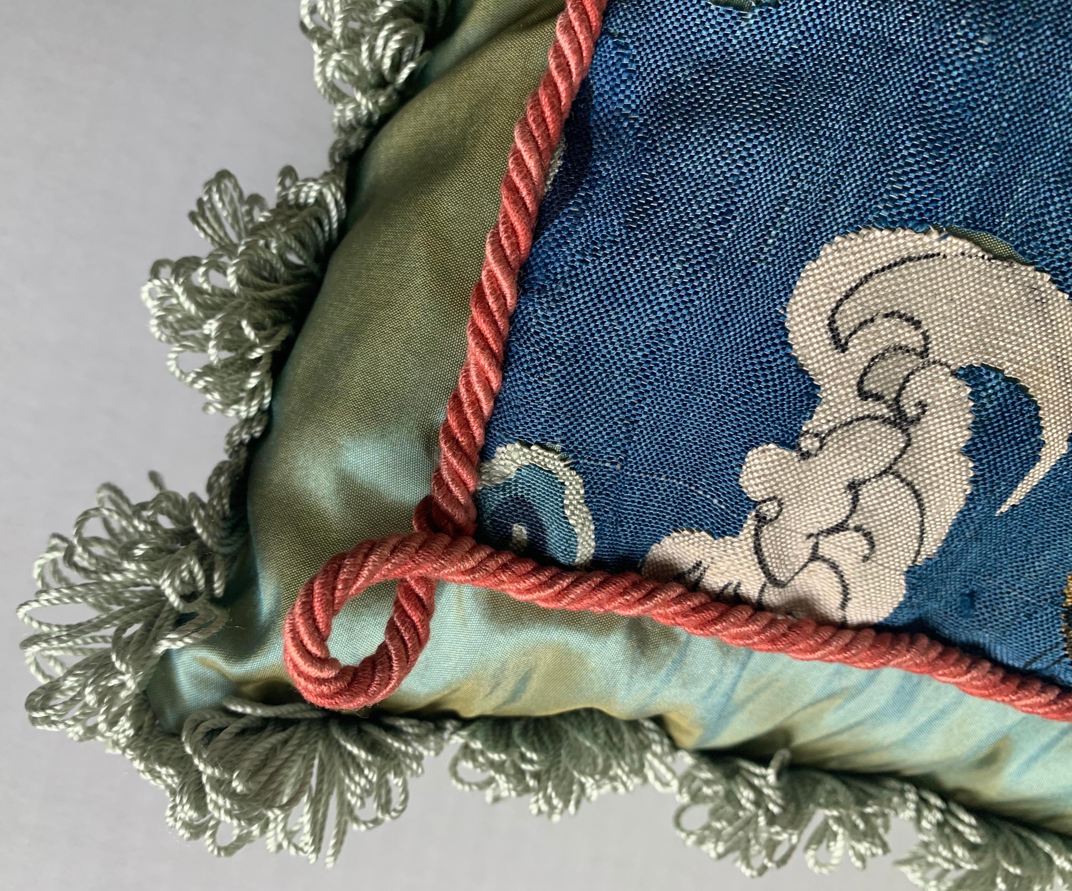 Antikes chinesisches besticktes Textil-Kissen nach Maß (Seide) im Angebot