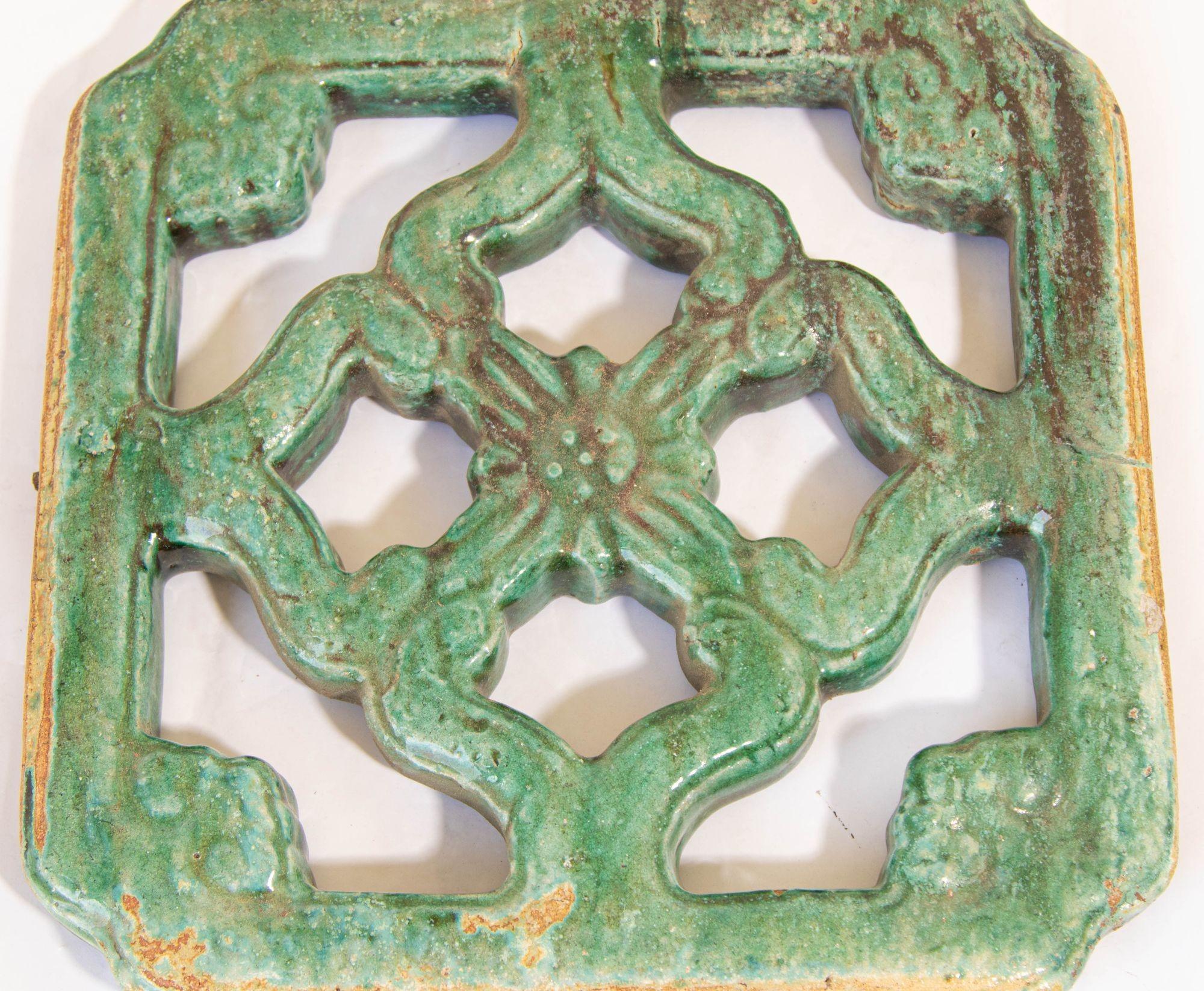 Tile architectural chinois ancien émaillé vert émeraude, c. 1900, lot de 2 8