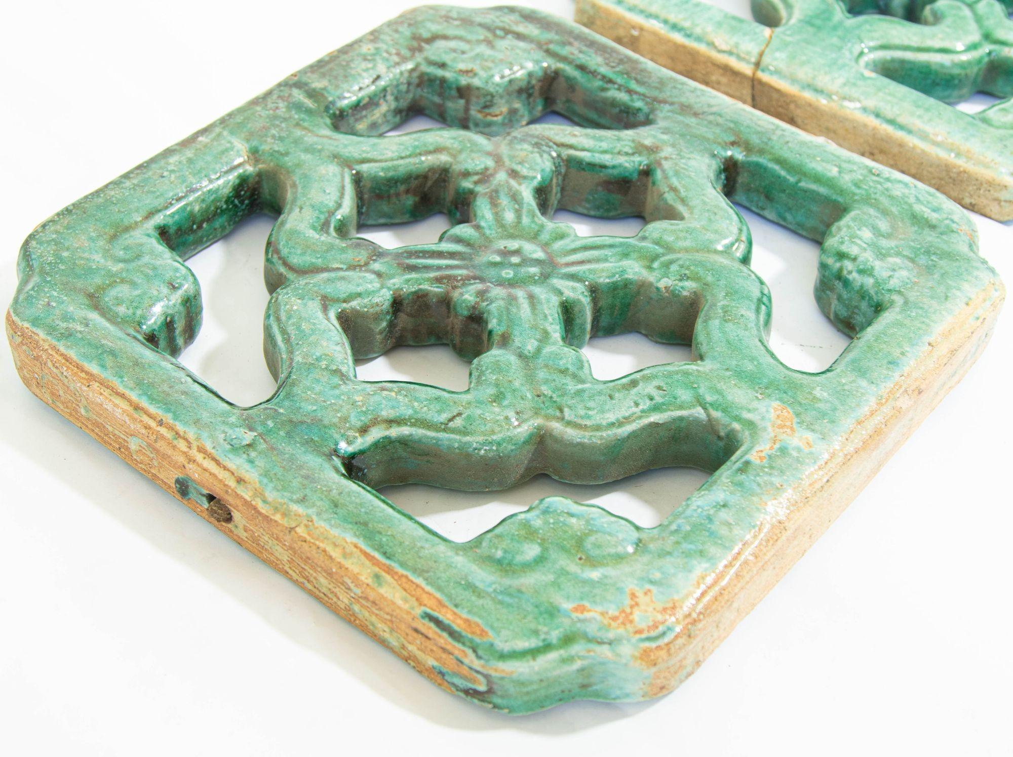 Antike chinesische smaragdgrün glasierte architektonische Kacheln, 2er-Set, um 1900 im Angebot 10