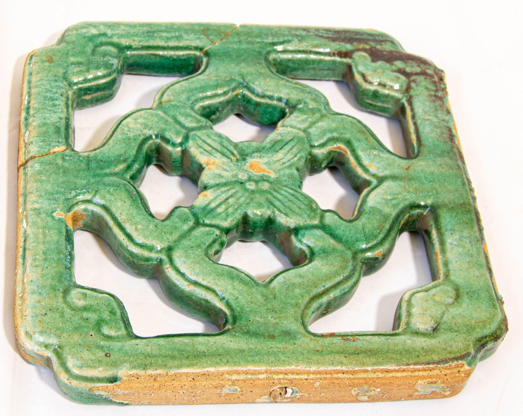 Tile architectural chinois ancien émaillé vert émeraude, c. 1900, lot de 2 11