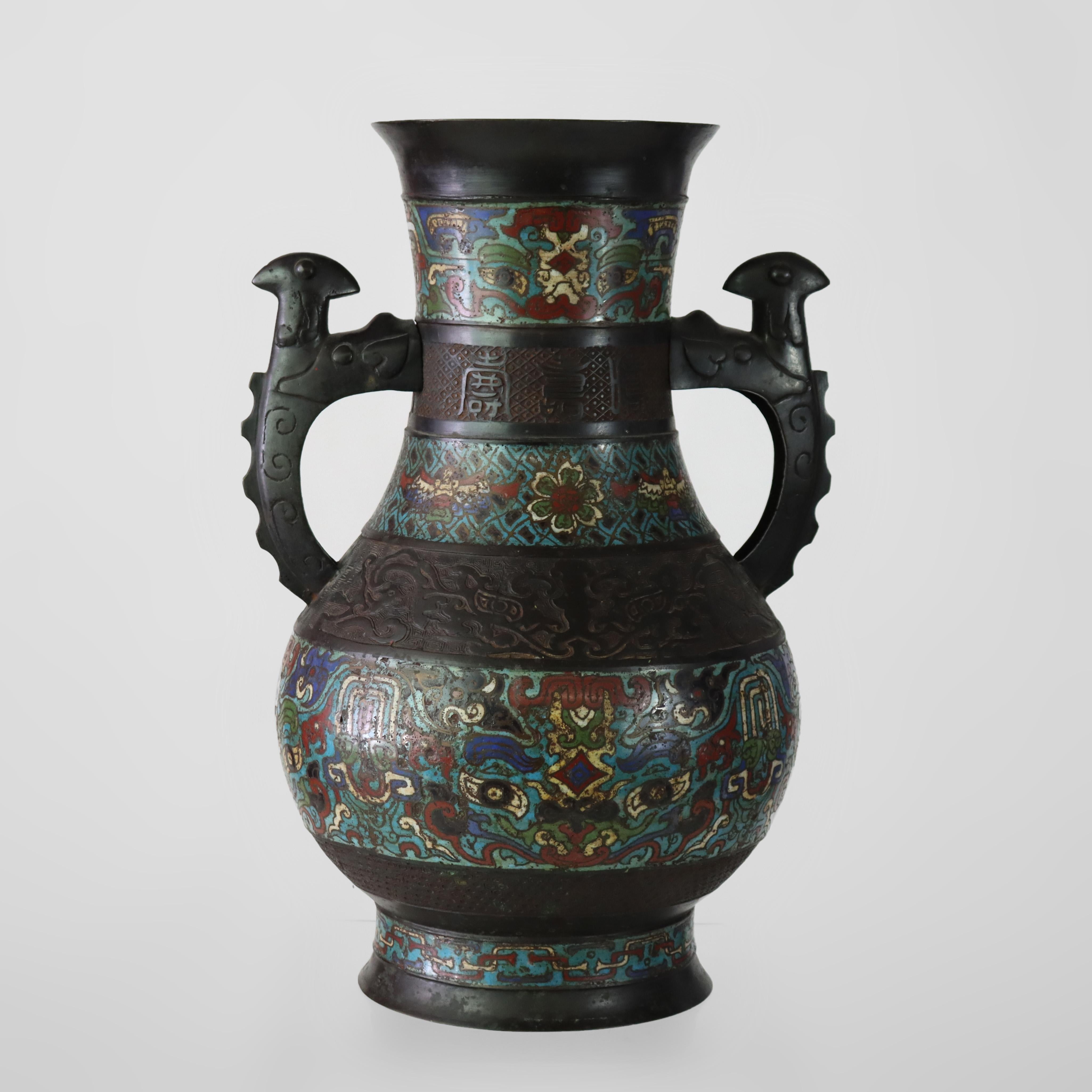 XIXe siècle Ancien vase de sol chinois émaillé C1890 en vente