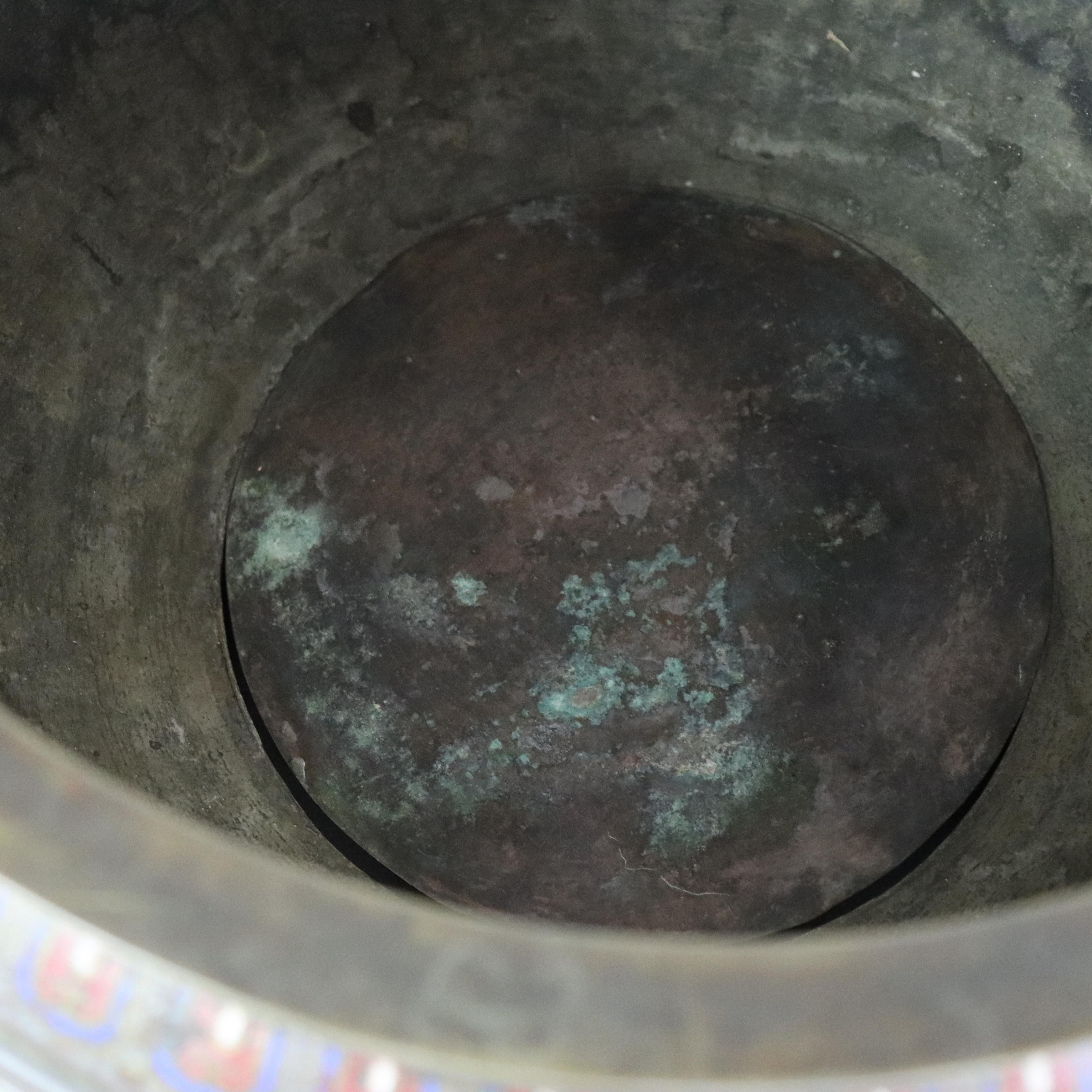 XX secolo Antico vaso da terra cinese smaltato con coperchio rimovibile c1930 in vendita