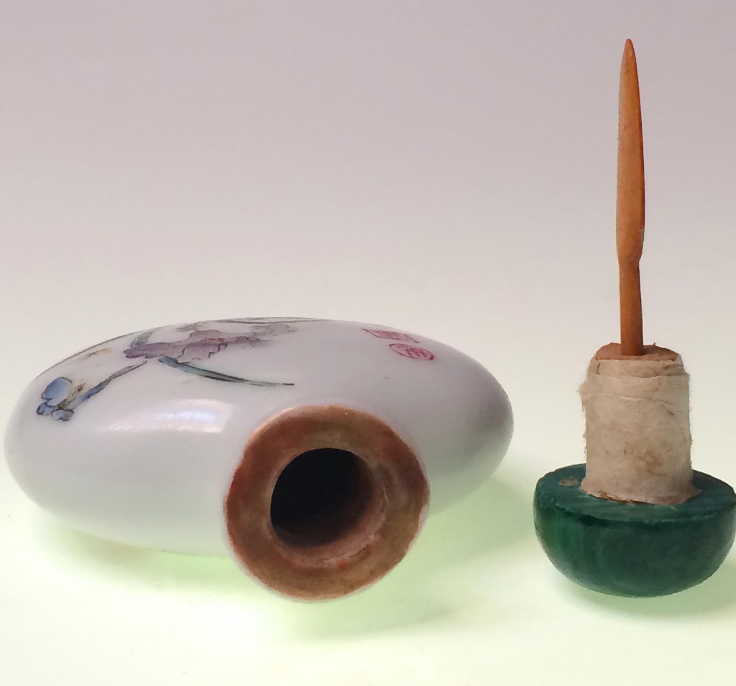 Painted Antique Chinese Enameled Porcelain Snuff Bottle