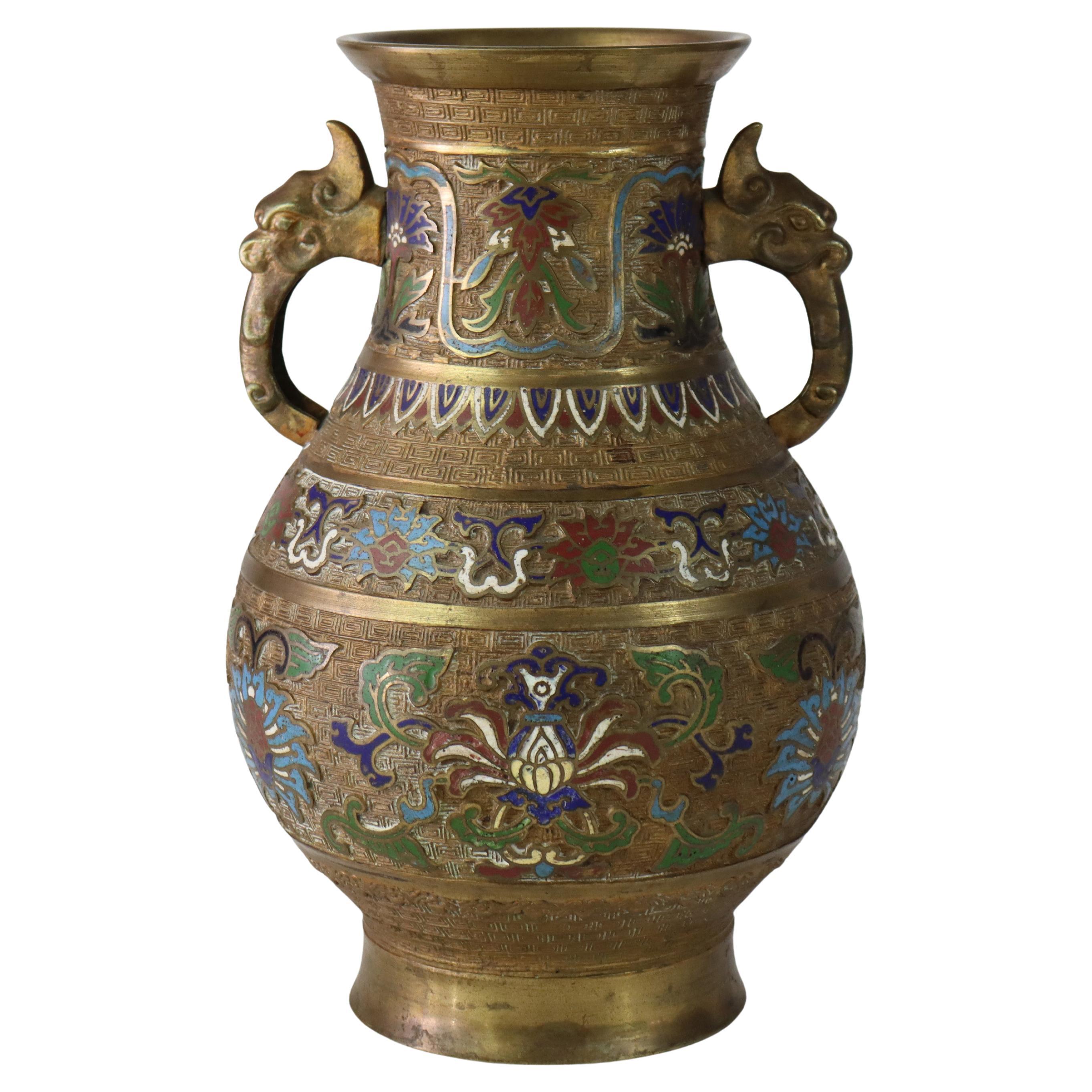 Chinois ancien  Vase émaillé à anses figuratives signé C1890 en vente